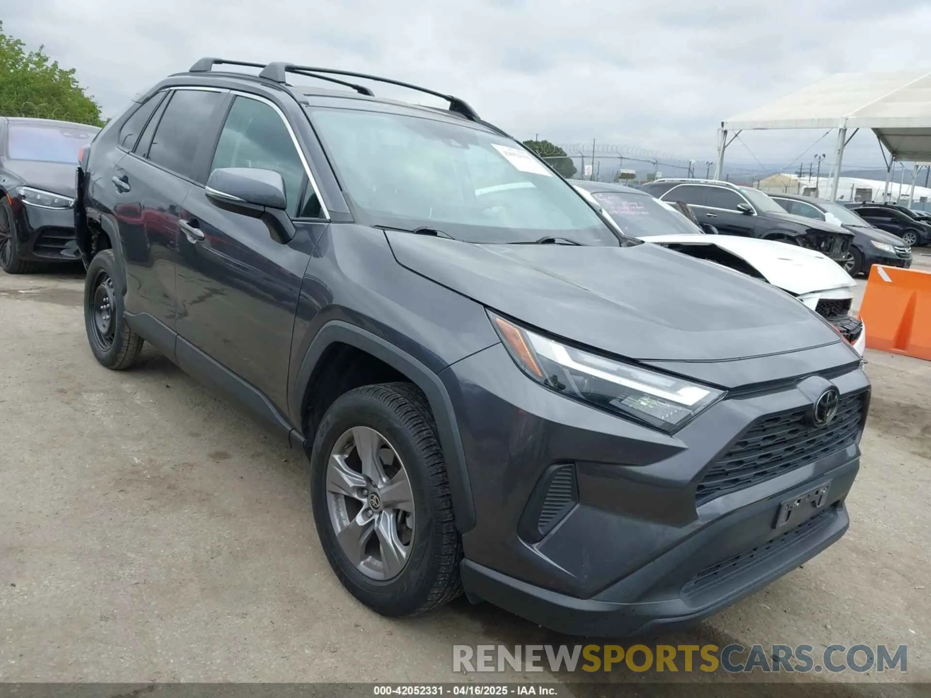 1 Photograph of a damaged car 2T3W1RFV8NW190406 TOYOTA RAV4 2022