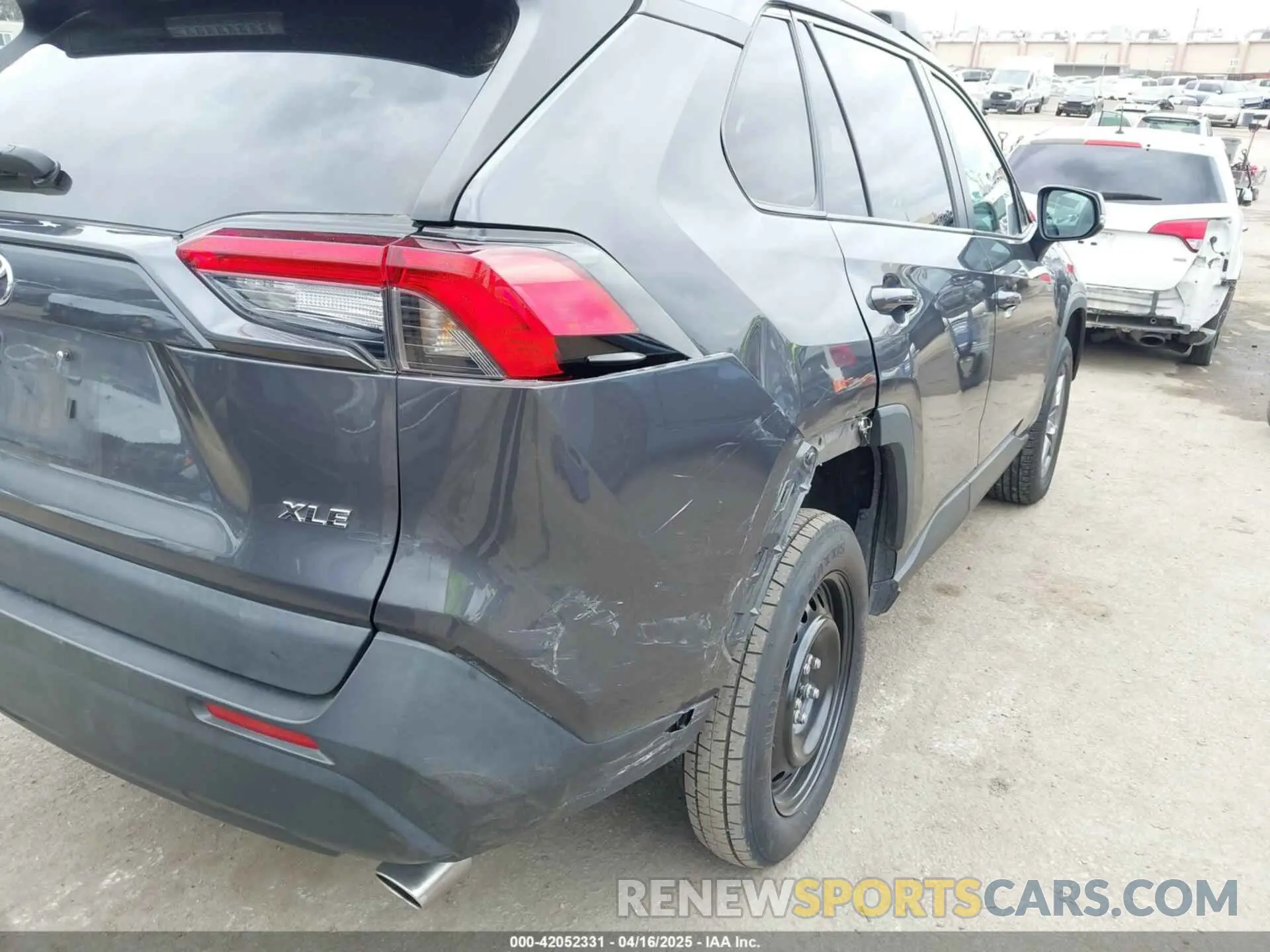 6 Photograph of a damaged car 2T3W1RFV8NW190406 TOYOTA RAV4 2022