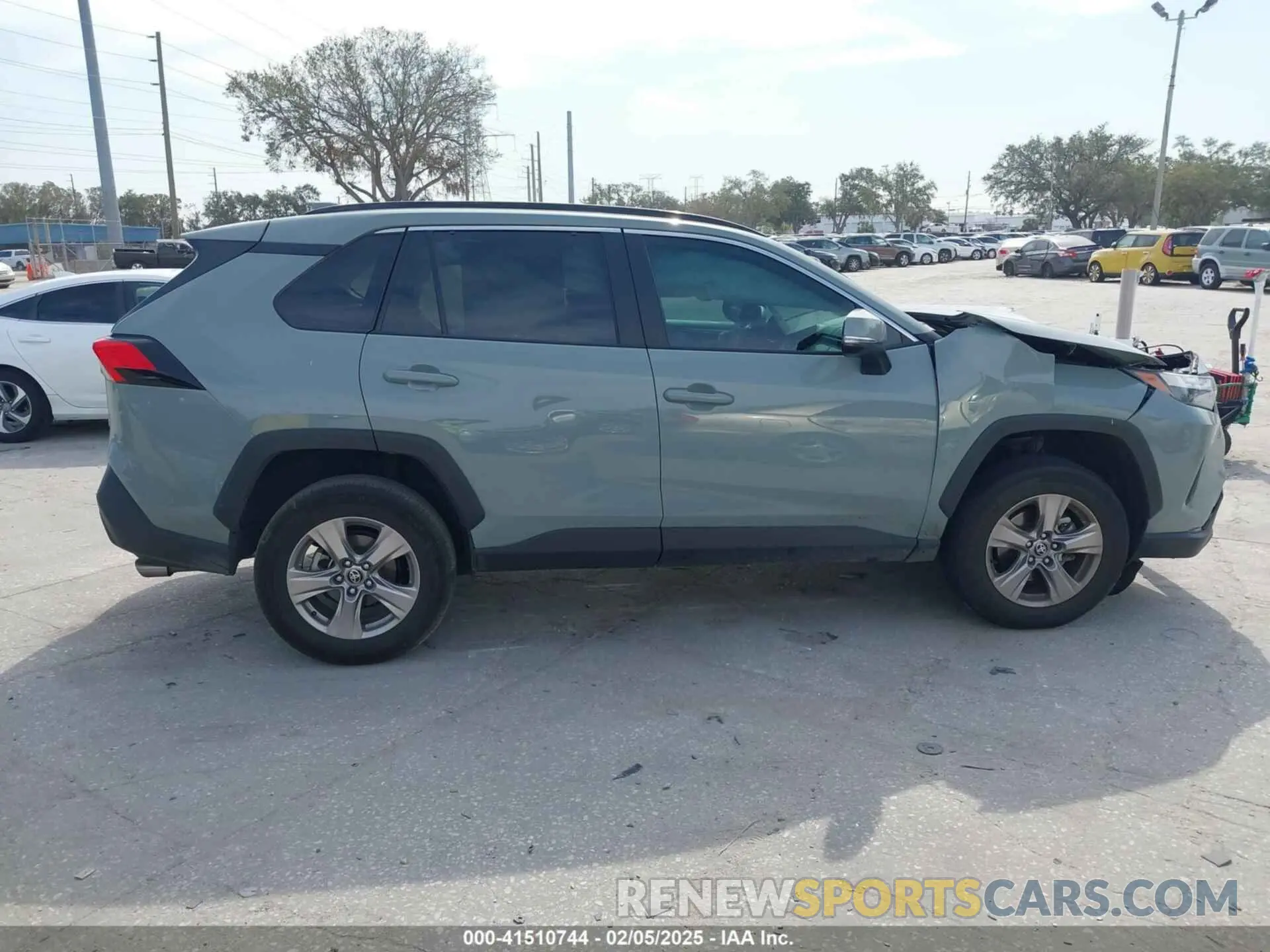 13 Photograph of a damaged car 2T3W1RFV8NW203056 TOYOTA RAV4 2022