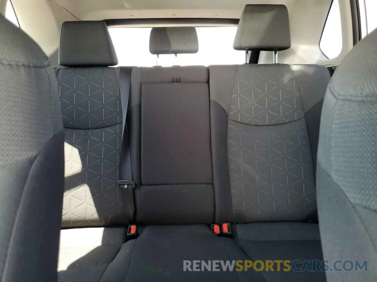 10 Photograph of a damaged car 2T3W1RFVXNC202590 TOYOTA RAV4 2022