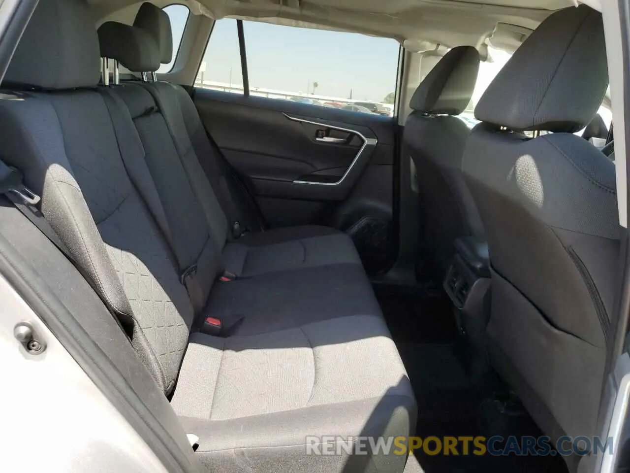 11 Photograph of a damaged car 2T3W1RFVXNC202590 TOYOTA RAV4 2022