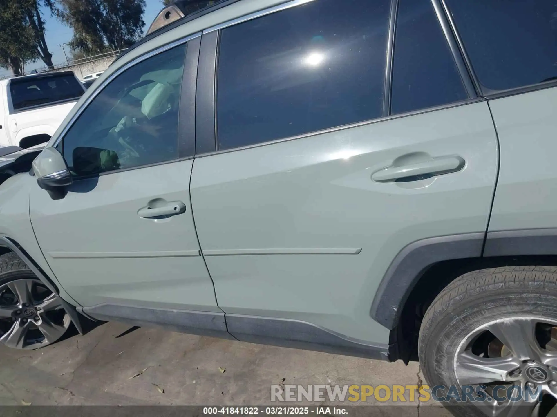 15 Photograph of a damaged car 2T3W1RFVXNW186938 TOYOTA RAV4 2022