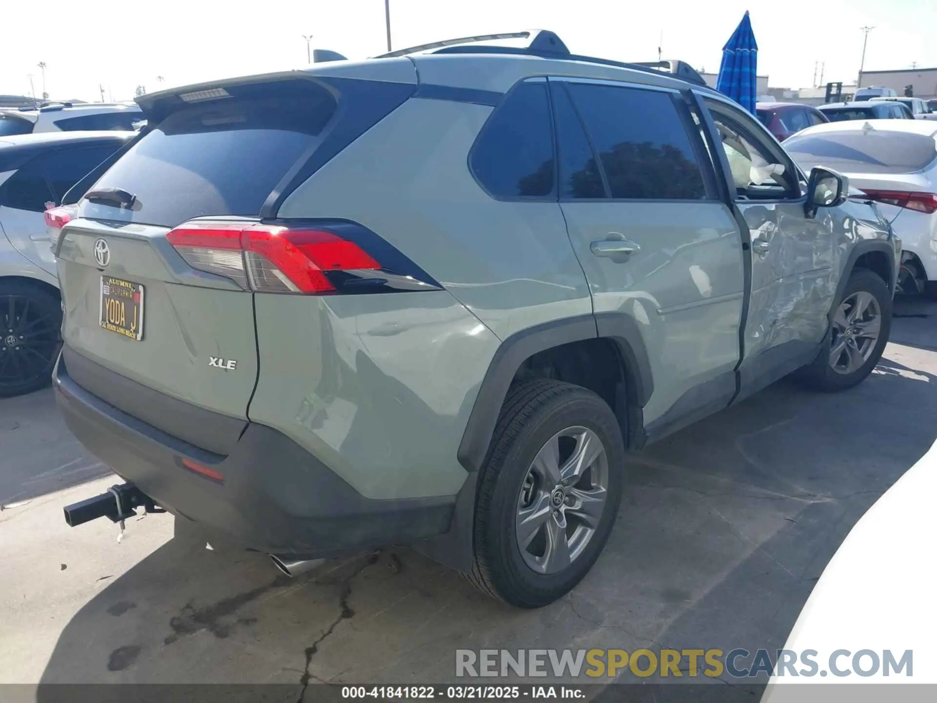 4 Photograph of a damaged car 2T3W1RFVXNW186938 TOYOTA RAV4 2022