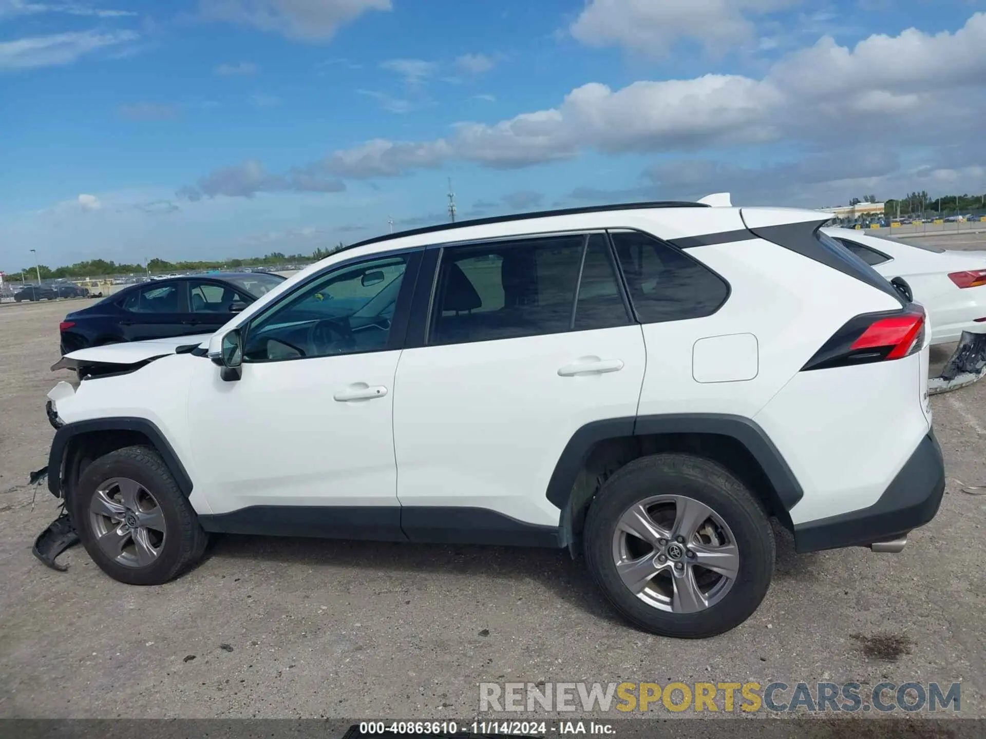 15 Photograph of a damaged car 2T3W1RFVXNW190830 TOYOTA RAV4 2022