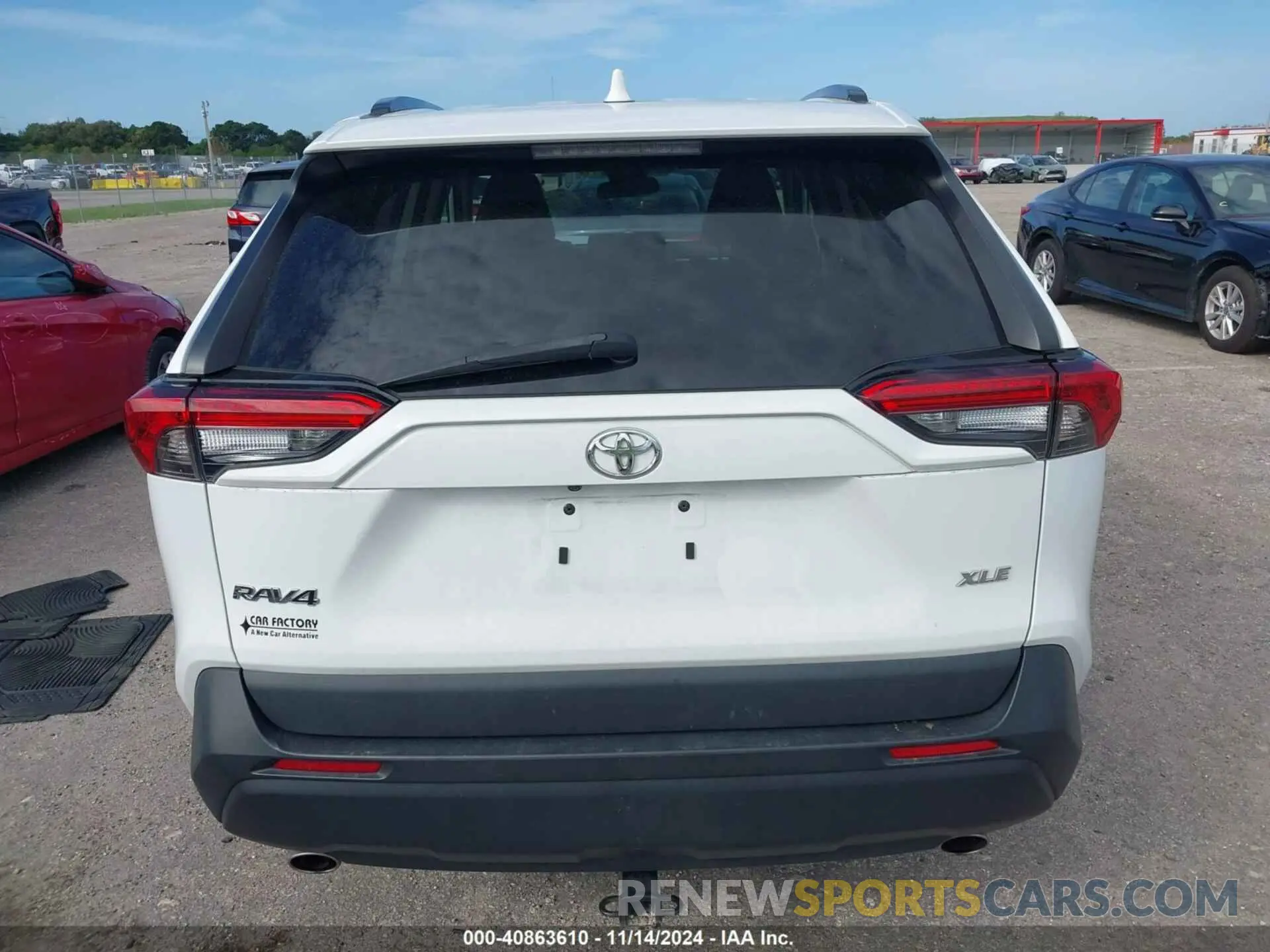 17 Photograph of a damaged car 2T3W1RFVXNW190830 TOYOTA RAV4 2022