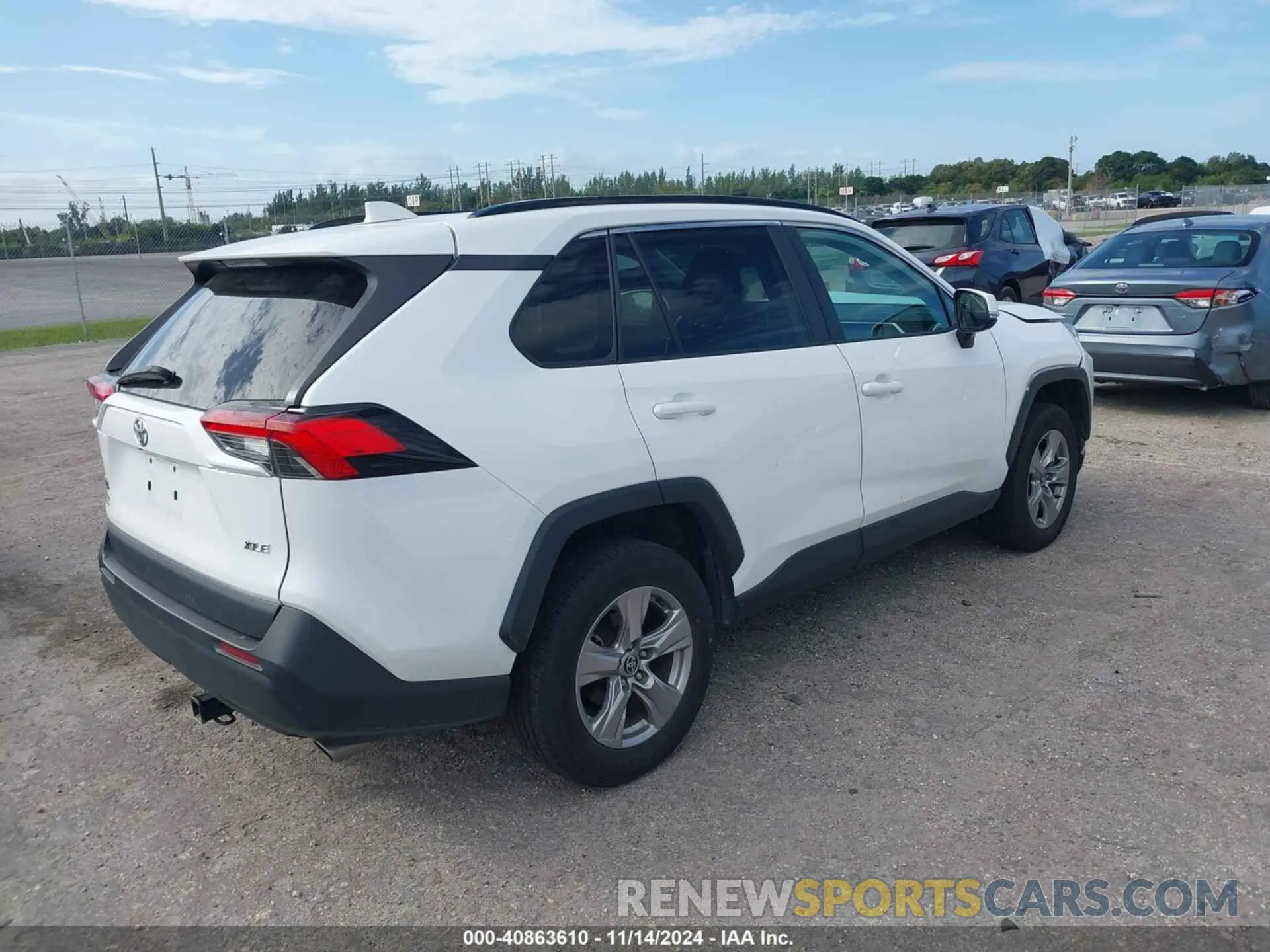 4 Photograph of a damaged car 2T3W1RFVXNW190830 TOYOTA RAV4 2022