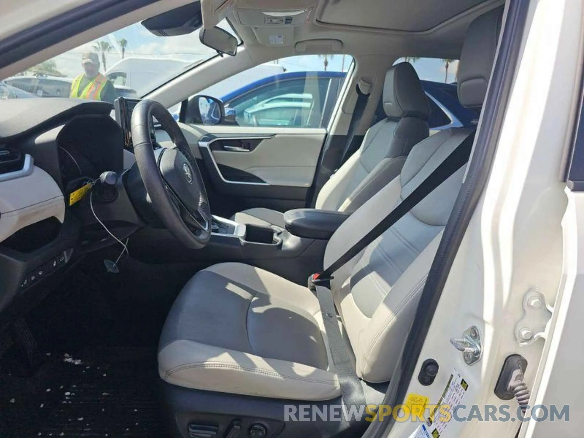 5 Photograph of a damaged car 4T3B6RFV0NU066341 TOYOTA RAV4 2022