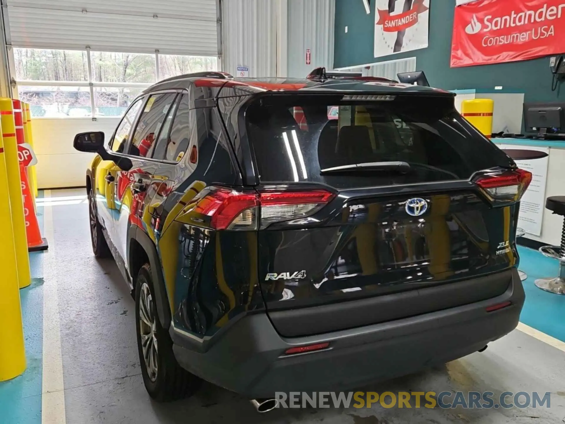 21 Photograph of a damaged car 4T3B6RFV2NU066602 TOYOTA RAV4 2022