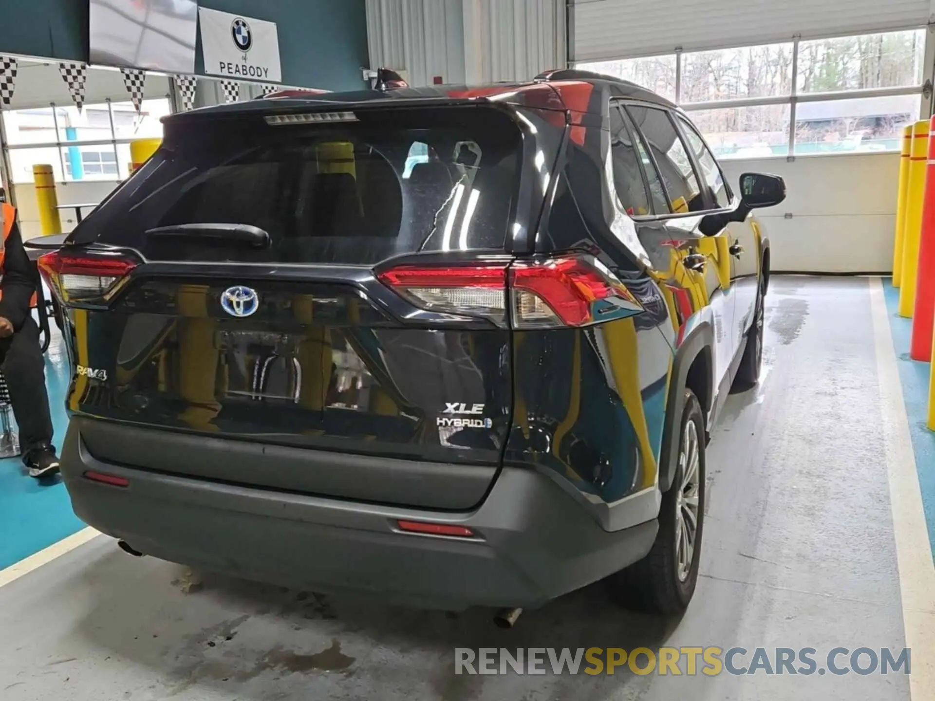 37 Photograph of a damaged car 4T3B6RFV2NU066602 TOYOTA RAV4 2022