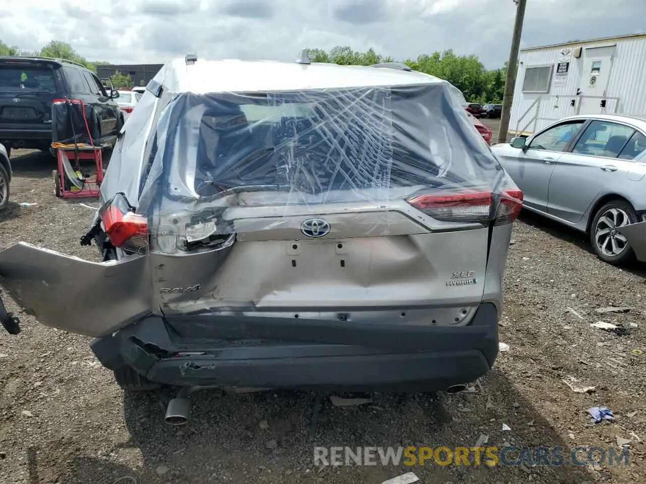 6 Photograph of a damaged car 4T3B6RFV3NU066690 TOYOTA RAV4 2022