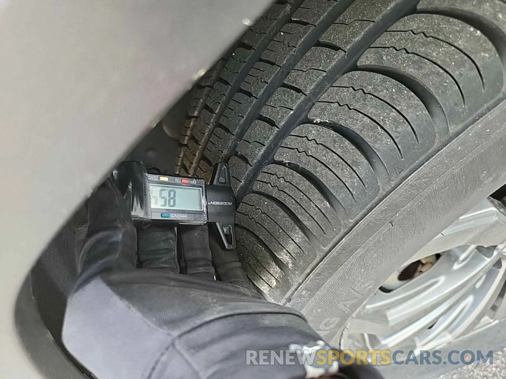4 Photograph of a damaged car 4T3B6RFV6NU066070 TOYOTA RAV4 2022