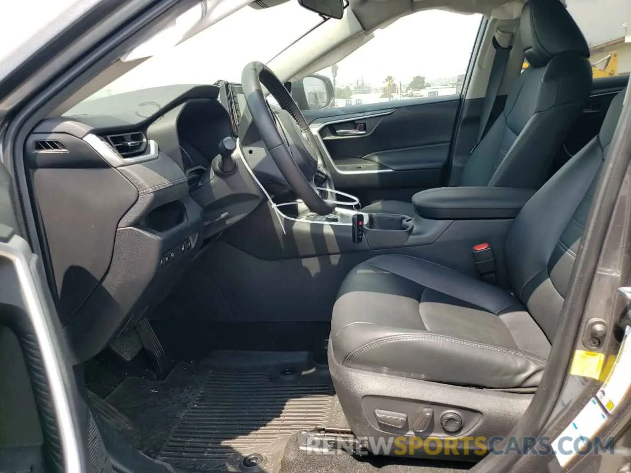 7 Photograph of a damaged car 4T3B6RFV8NU099555 TOYOTA RAV4 2022