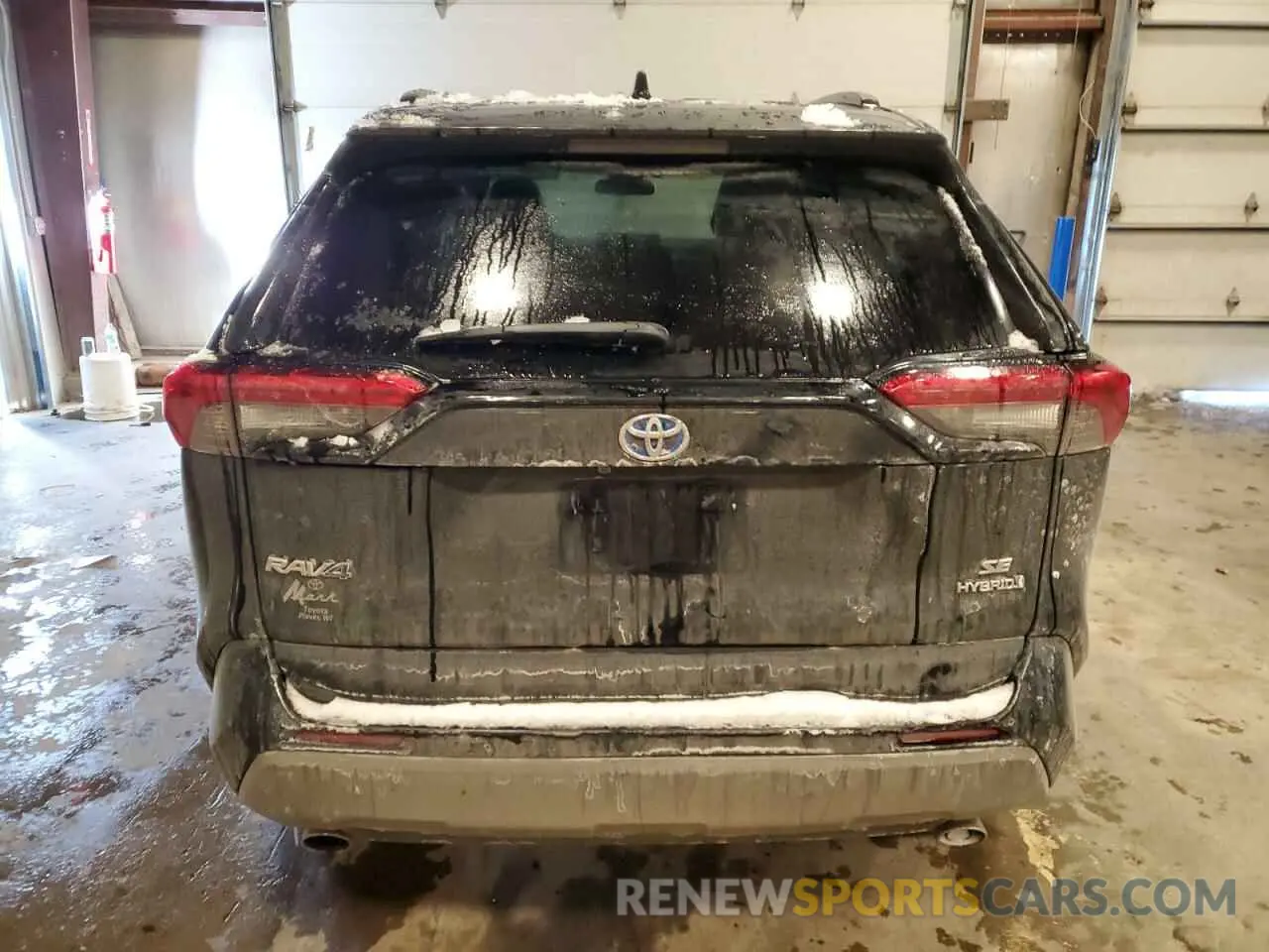 6 Photograph of a damaged car 4T3T6RFV3NU069559 TOYOTA RAV4 2022