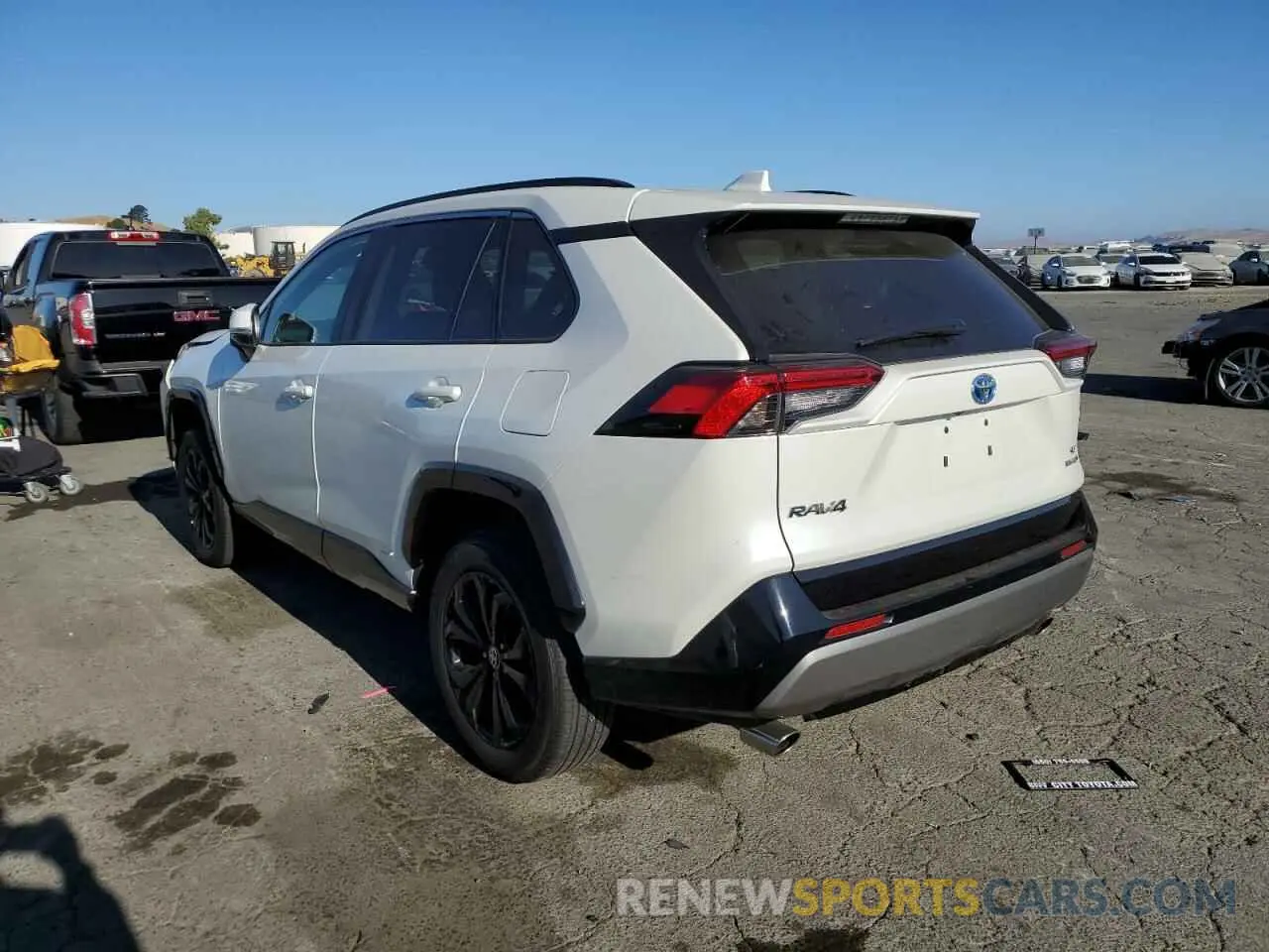 2 Photograph of a damaged car 4T3T6RFV5NU088064 TOYOTA RAV4 2022