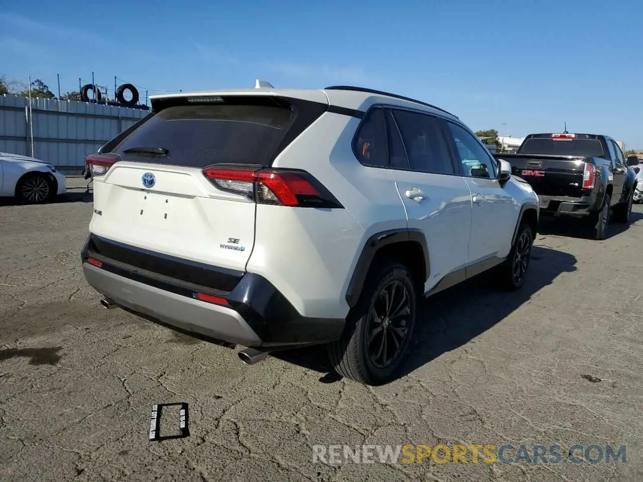 3 Photograph of a damaged car 4T3T6RFV5NU088064 TOYOTA RAV4 2022