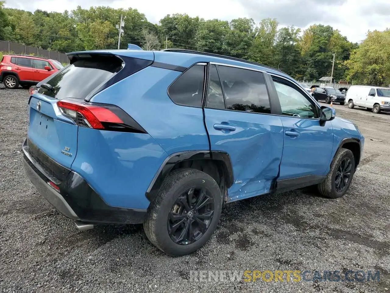 3 Photograph of a damaged car 4T3T6RFV8NU081335 TOYOTA RAV4 2022