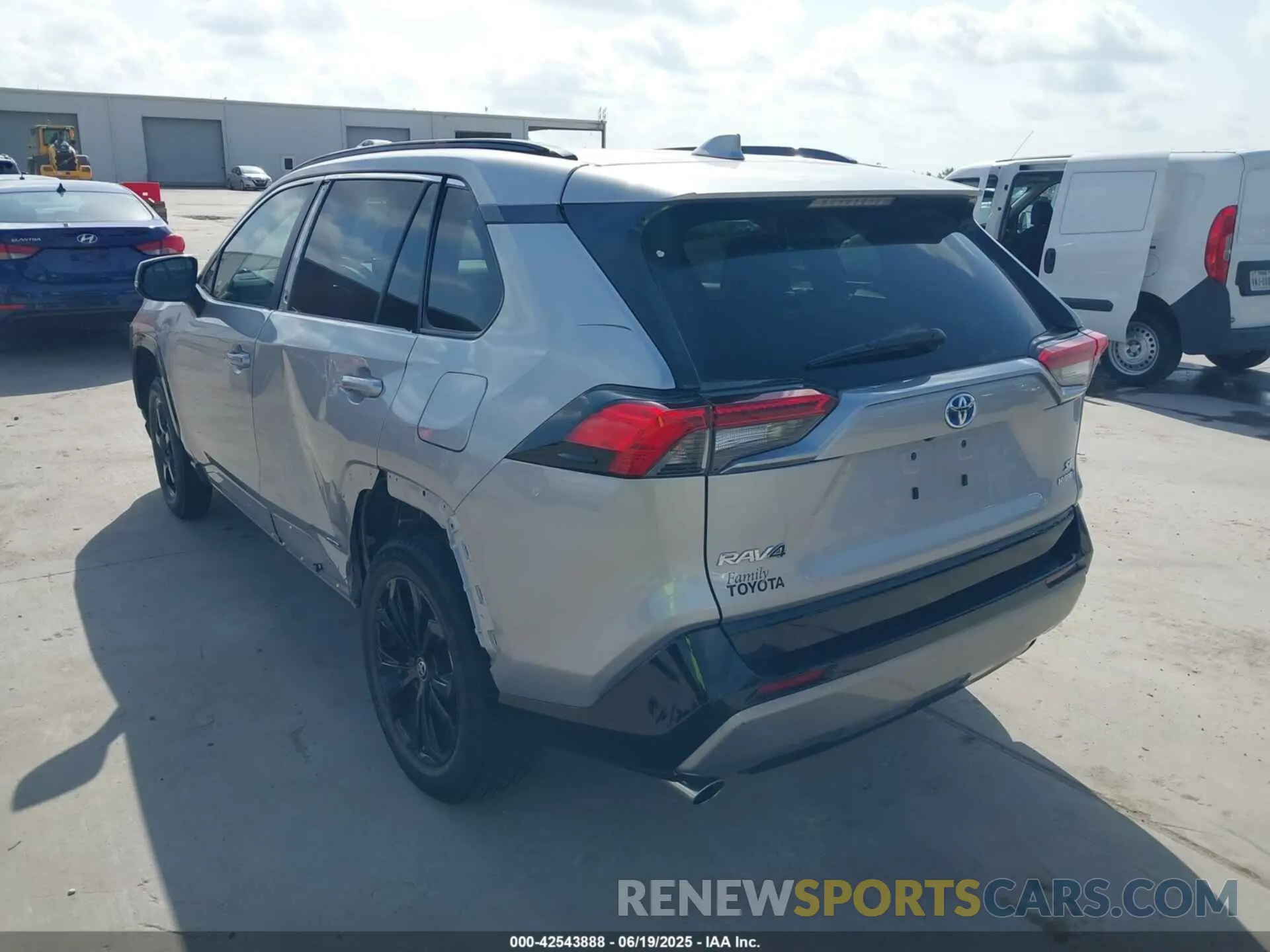 3 Фотография поврежденного автомобиля 4T3T6RFV8NU090813 TOYOTA RAV4 2022
