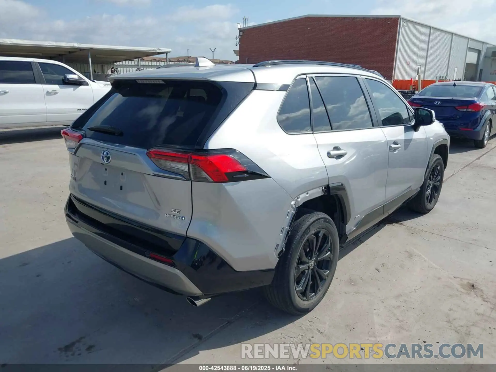 4 Фотография поврежденного автомобиля 4T3T6RFV8NU090813 TOYOTA RAV4 2022