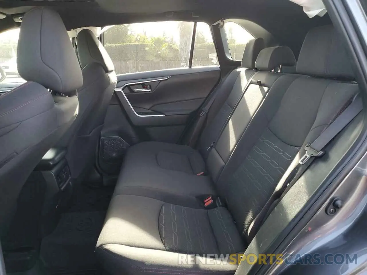 11 Photograph of a damaged car JTMAB3FV1ND085577 TOYOTA RAV4 2022