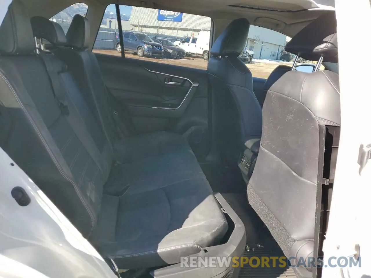 11 Фотография поврежденного автомобиля JTMB6RFV0ND533609 TOYOTA RAV4 2022