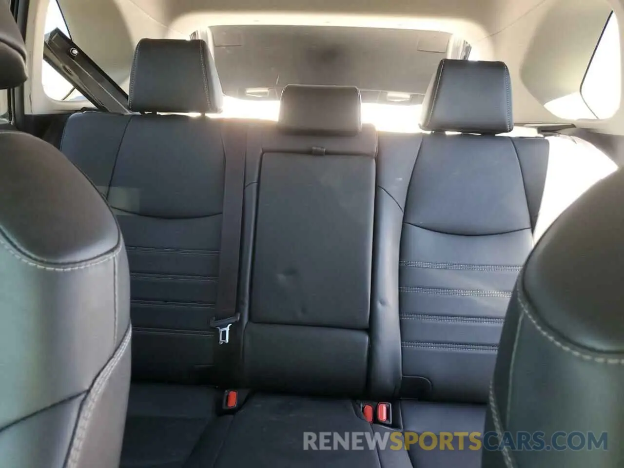 10 Фотография поврежденного автомобиля JTMB6RFV4ND049507 TOYOTA RAV4 2022