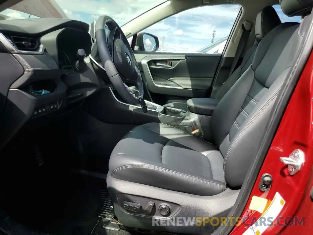7 Photograph of a damaged car JTMB6RFV6ND051873 TOYOTA RAV4 2022