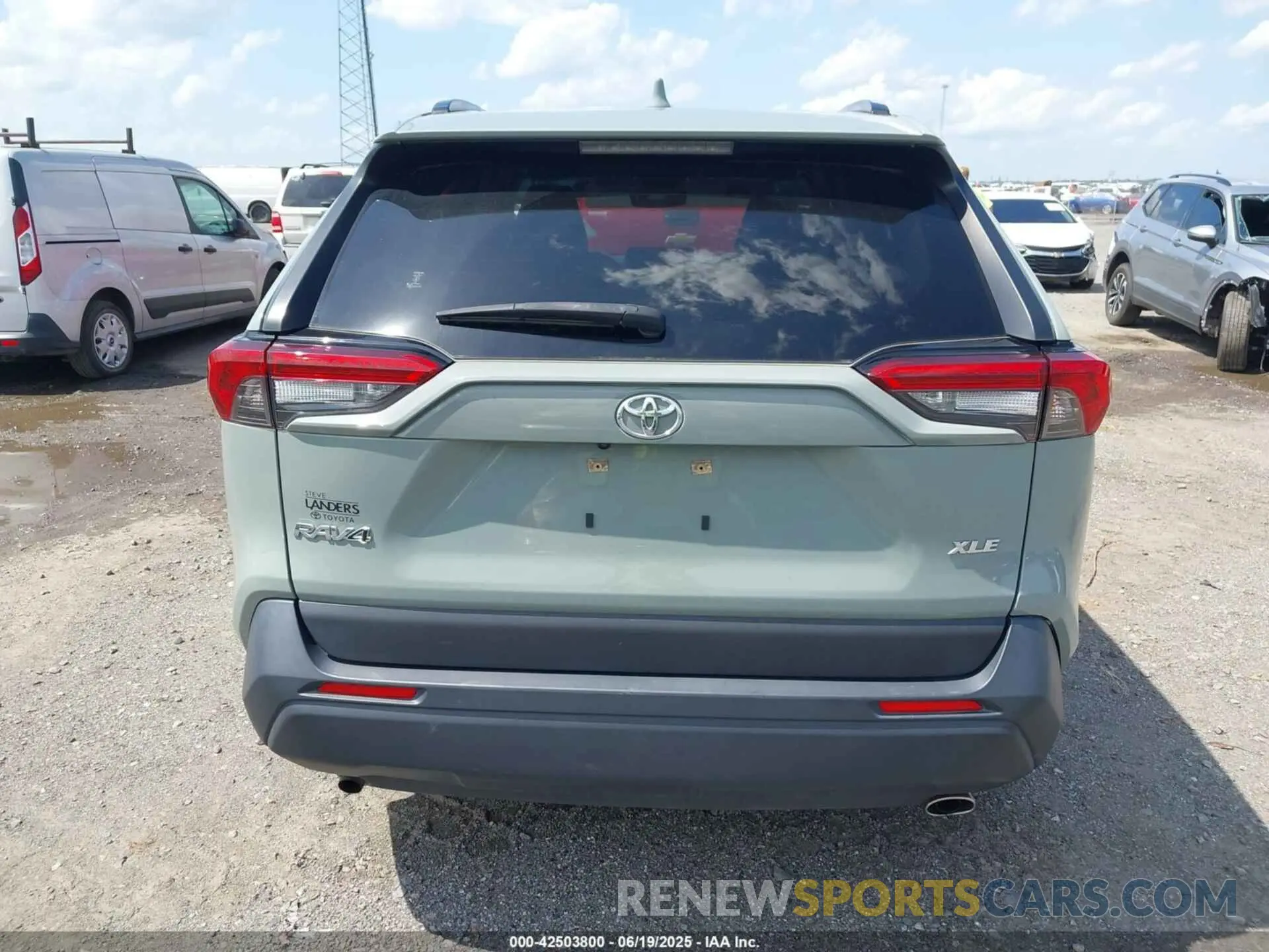 16 Photograph of a damaged car JTMC1RFV6ND087811 TOYOTA RAV4 2022