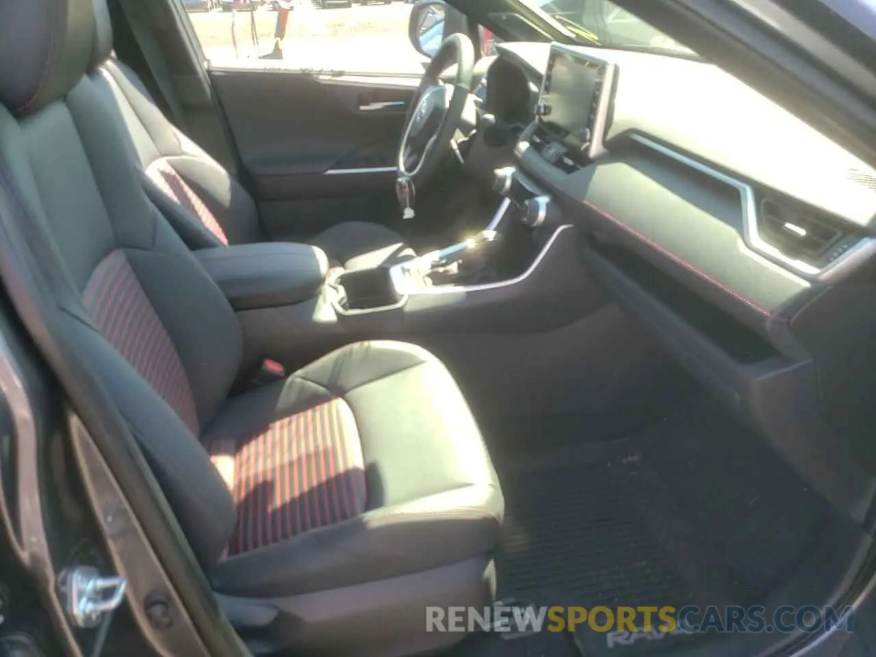 5 Photograph of a damaged car JTMEB3FV1ND082048 TOYOTA RAV4 2022