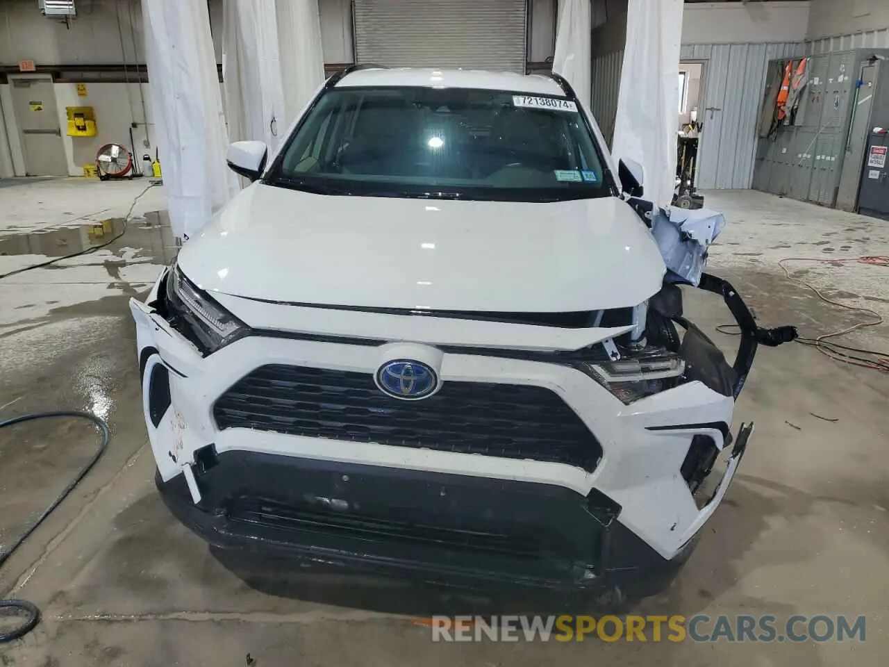 5 Photograph of a damaged car JTMRWRFV2ND155680 TOYOTA RAV4 2022