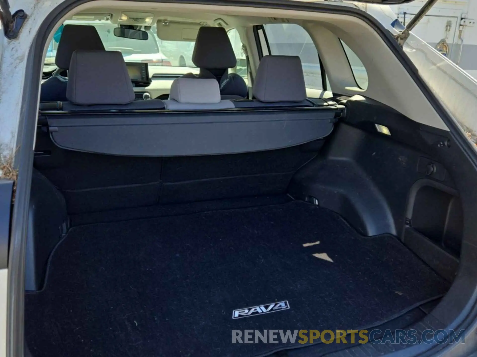 24 Photograph of a damaged car JTMRWRFV4ND164509 TOYOTA RAV4 2022
