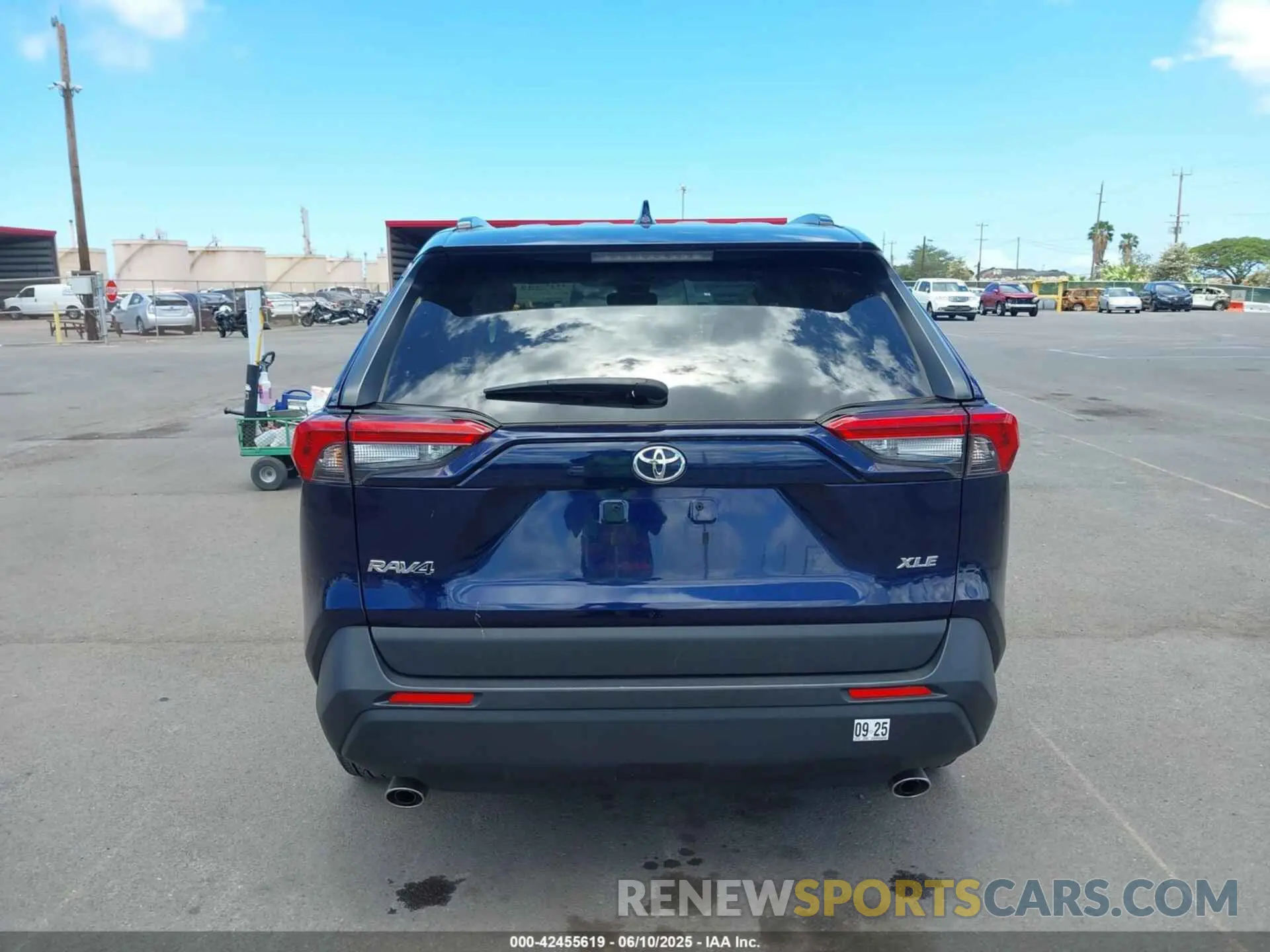 16 Photograph of a damaged car JTMW1RFV2NJ024638 TOYOTA RAV4 2022