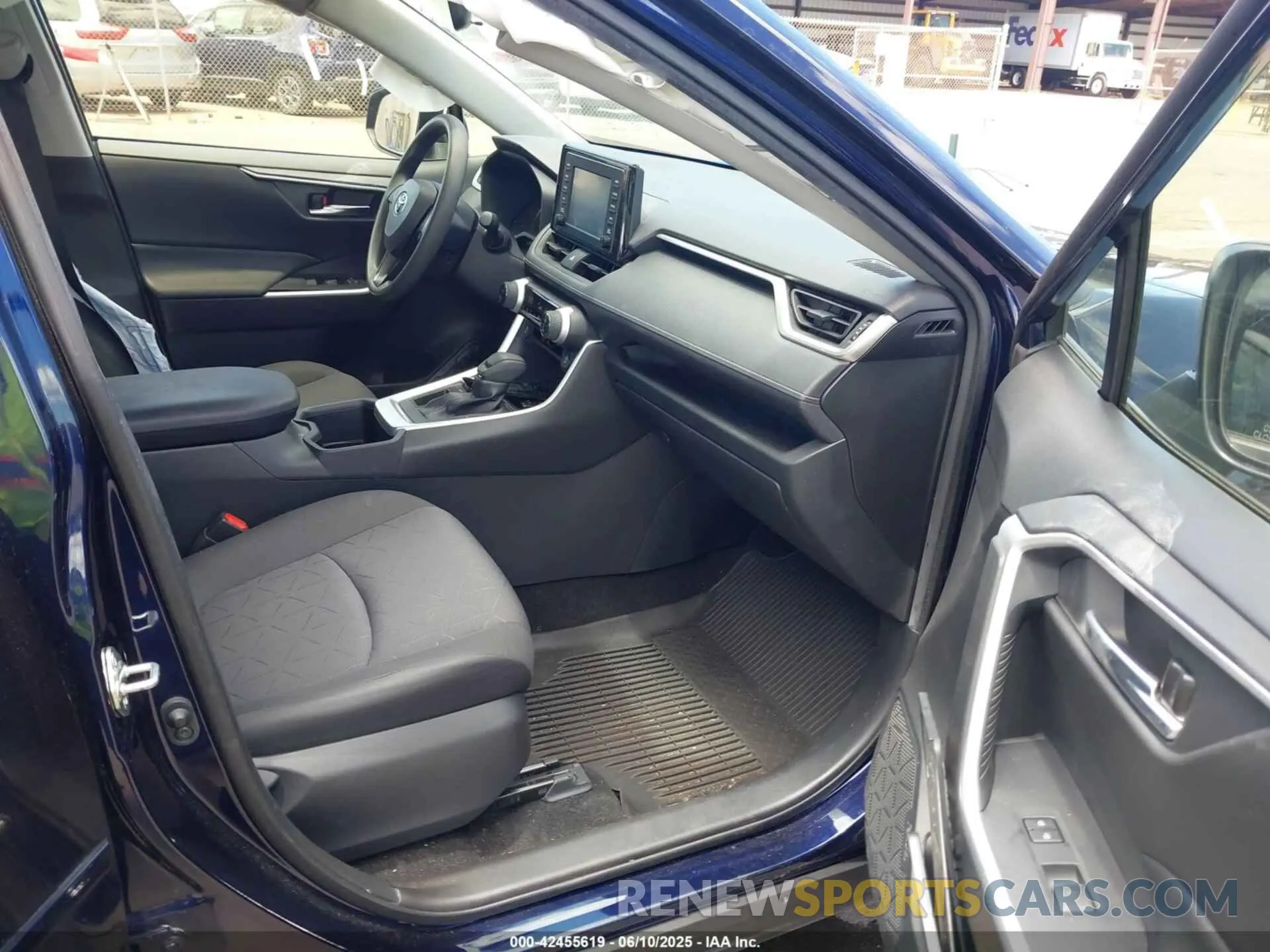 5 Photograph of a damaged car JTMW1RFV2NJ024638 TOYOTA RAV4 2022
