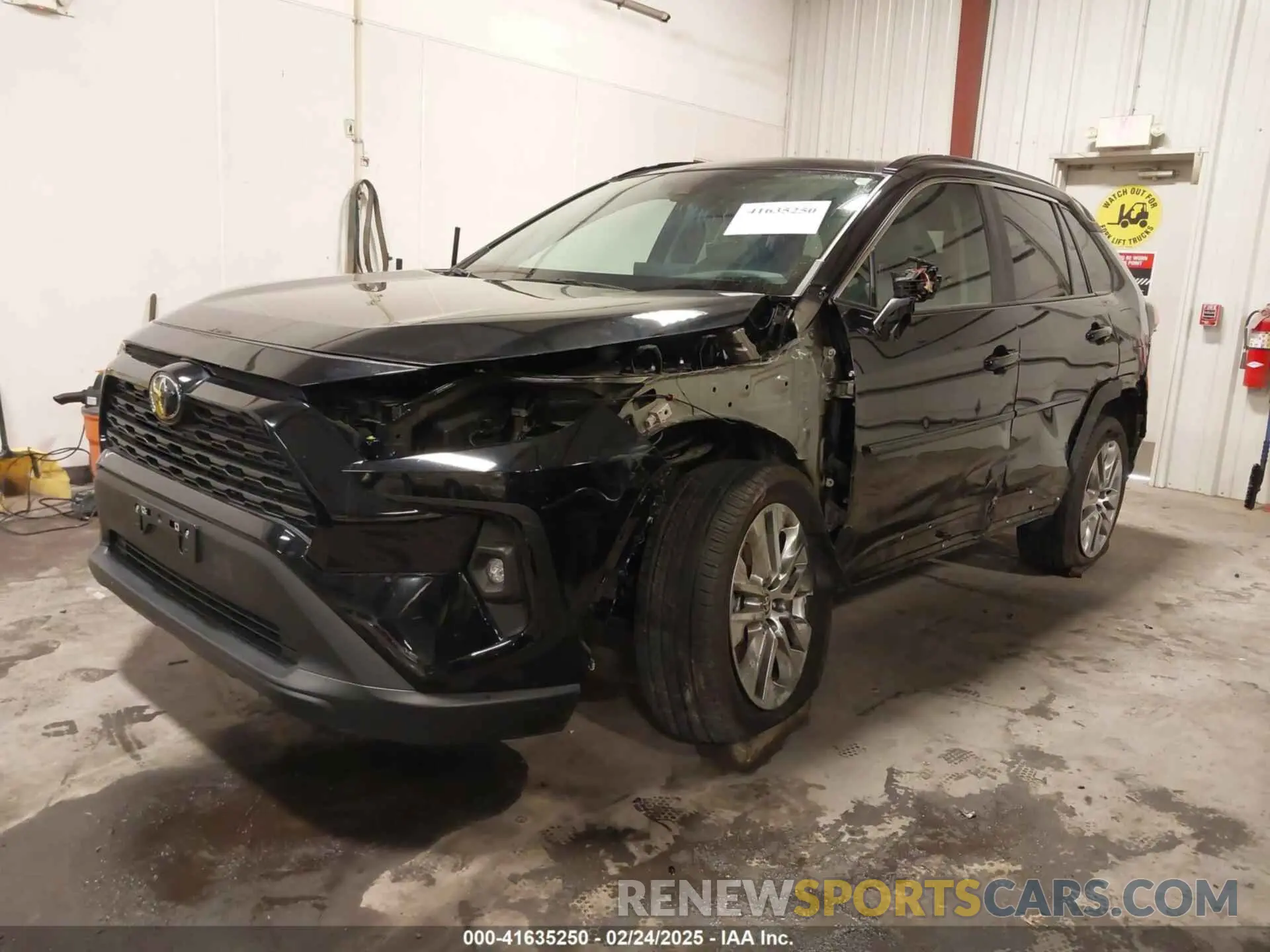 2 Photograph of a damaged car 2T3A1RFV6PC392062 TOYOTA RAV4 2023