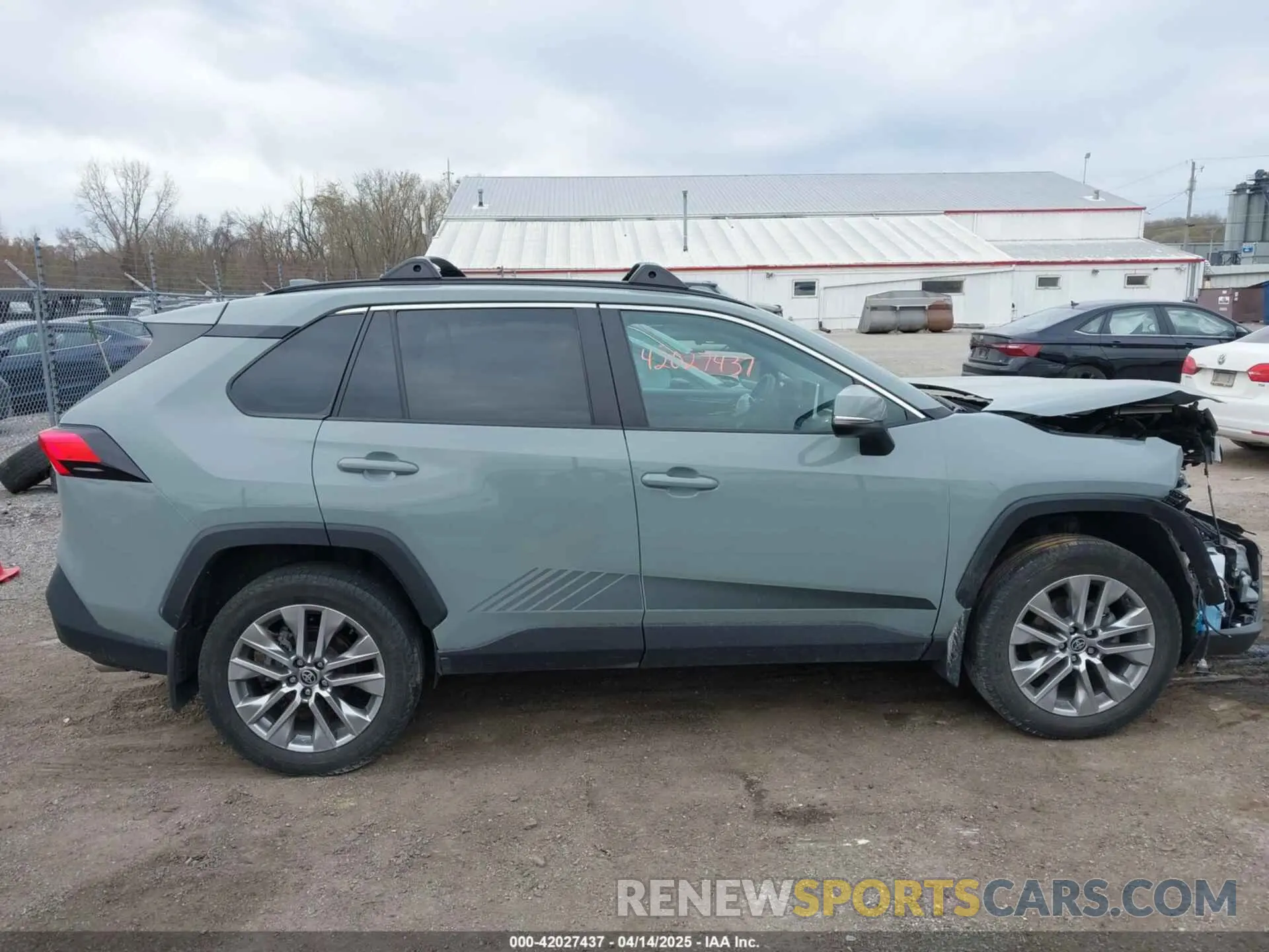 13 Photograph of a damaged car 2T3A1RFV6PW336329 TOYOTA RAV4 2023