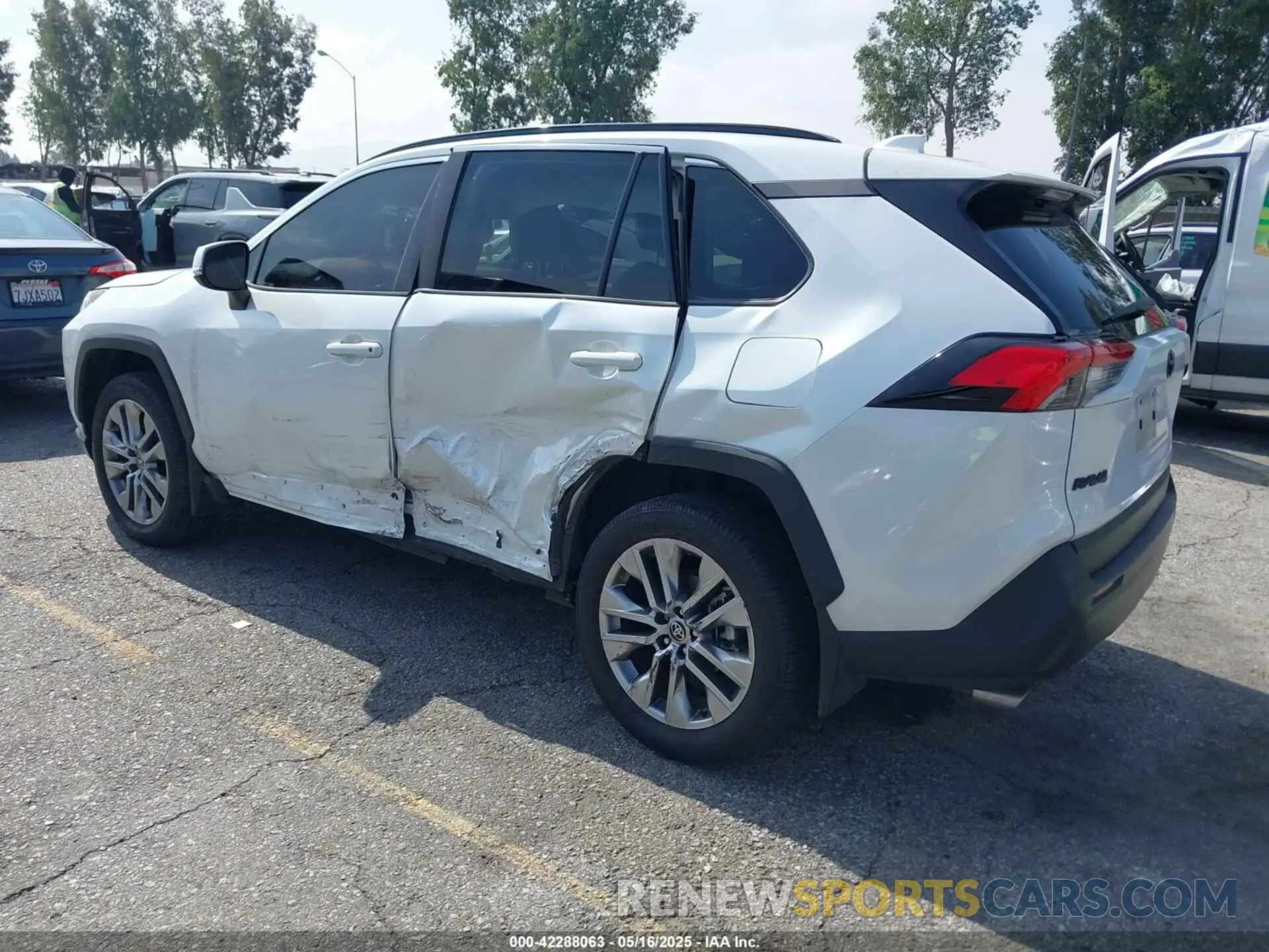 3 Фотография поврежденного автомобиля 2T3C1RFV0PW269588 TOYOTA RAV4 2023