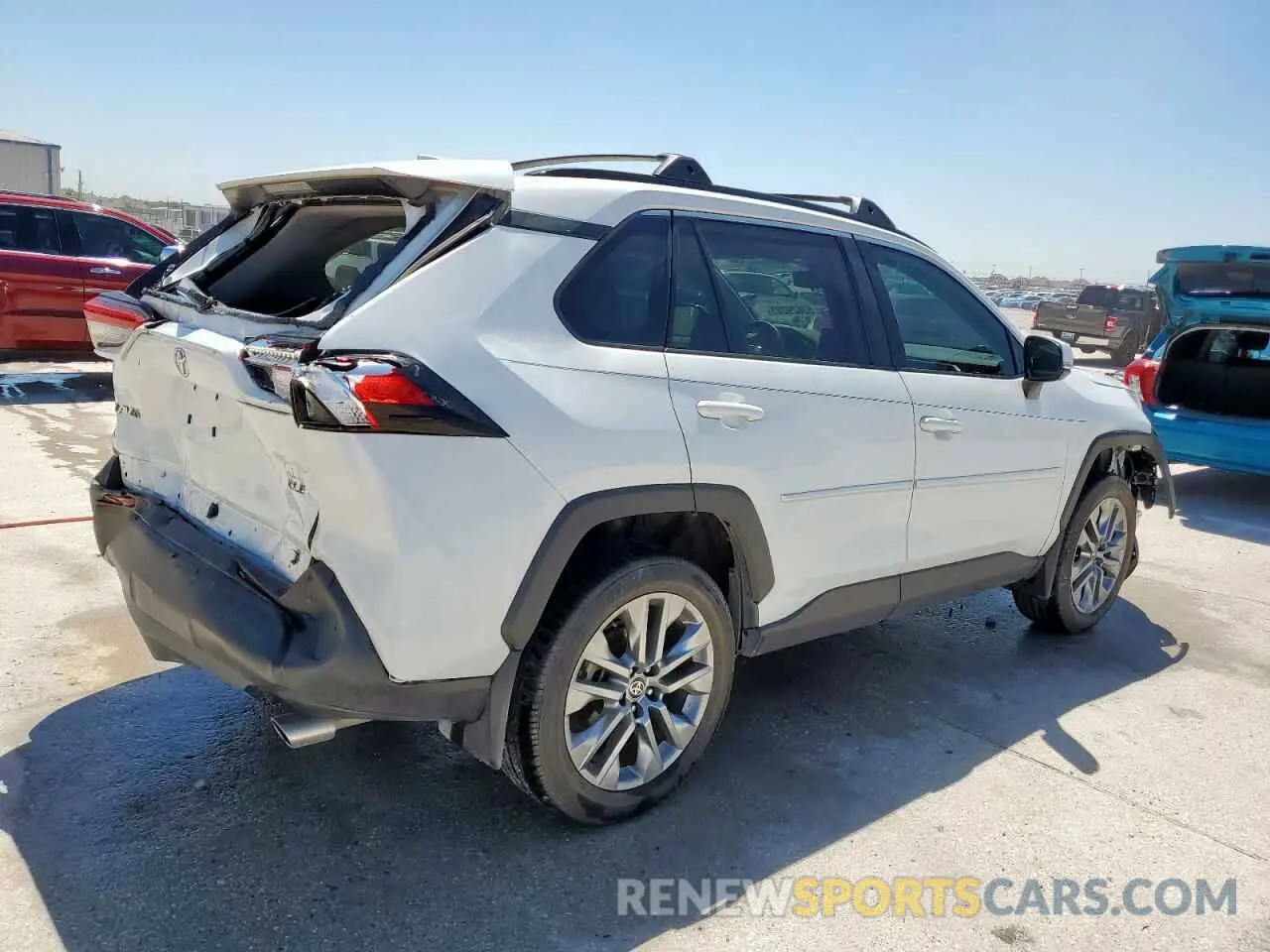 3 Фотография поврежденного автомобиля 2T3C1RFV2PW247785 TOYOTA RAV4 2023