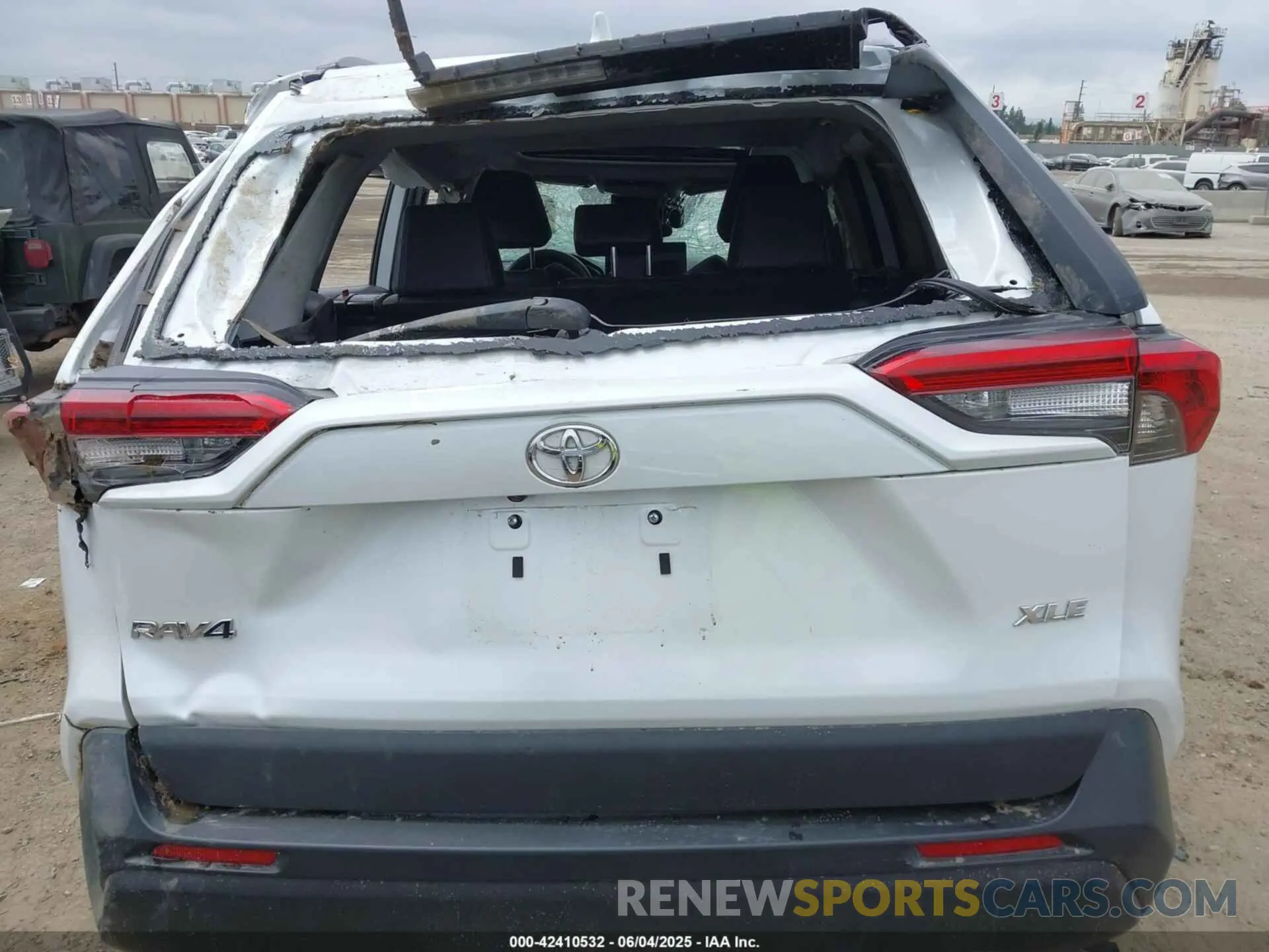 16 Photograph of a damaged car 2T3C1RFV4PW295885 TOYOTA RAV4 2023
