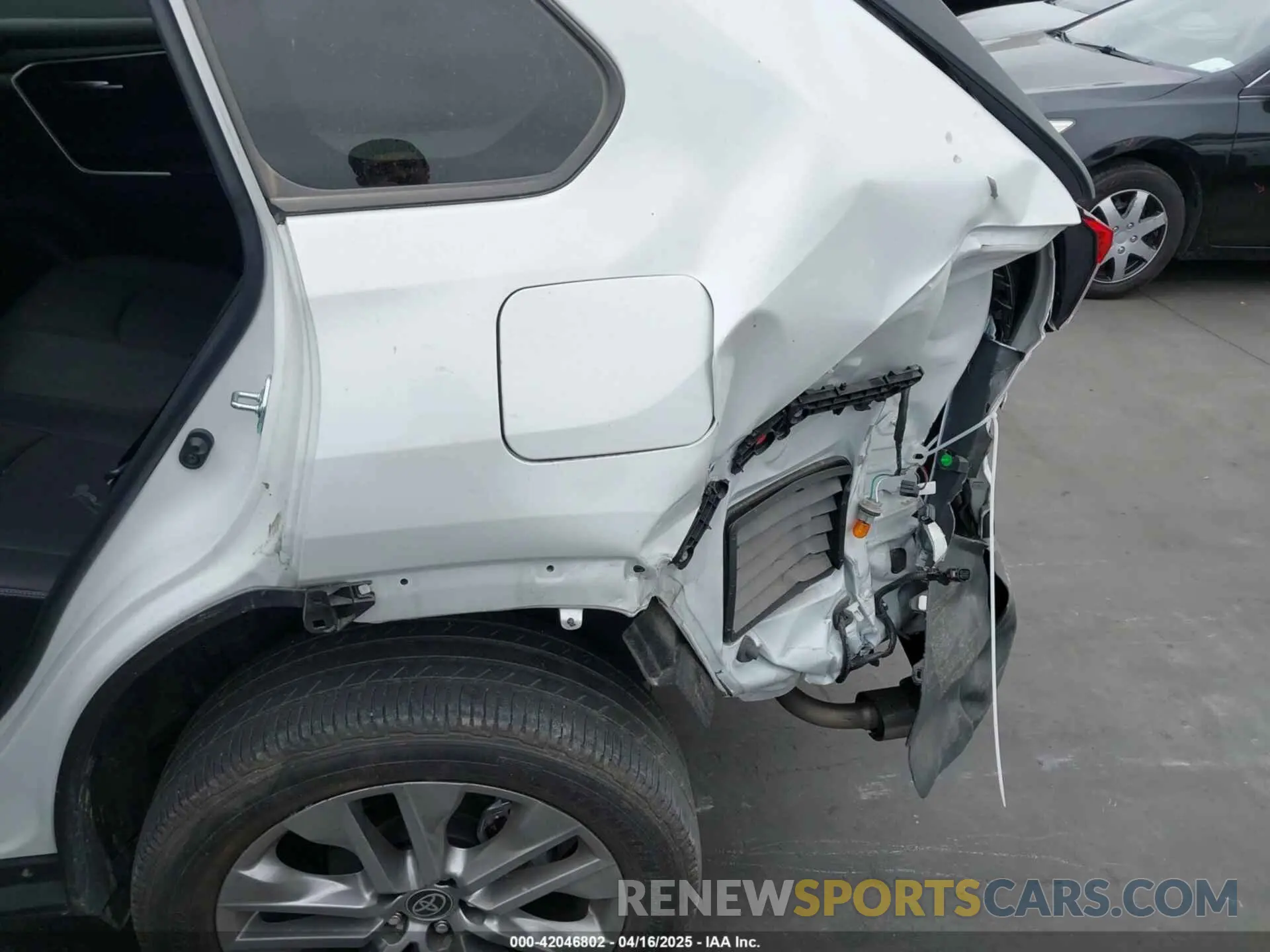 18 Photograph of a damaged car 2T3C1RFV5PW281350 TOYOTA RAV4 2023