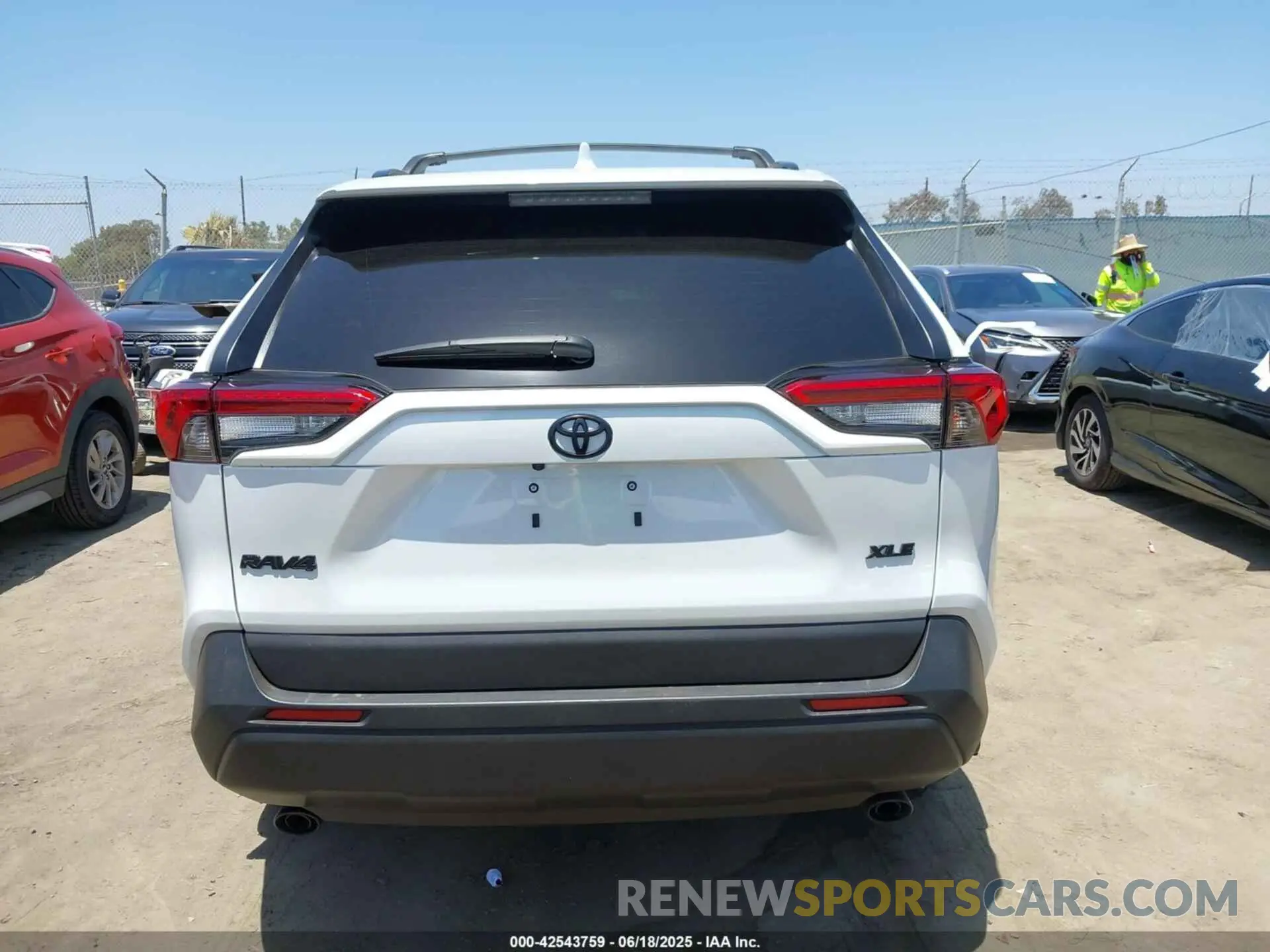 17 Фотография поврежденного автомобиля 2T3C1RFV5PW284796 TOYOTA RAV4 2023