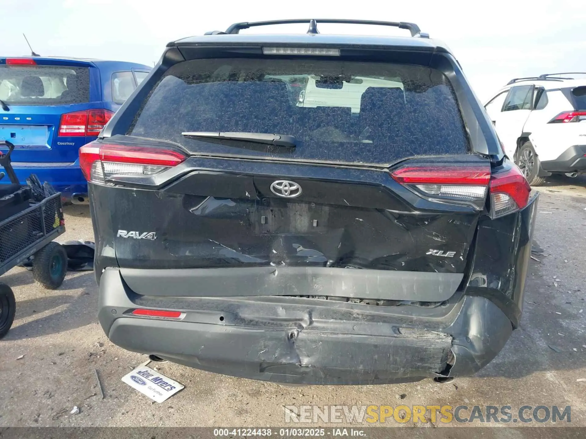 17 Photograph of a damaged car 2T3C1RFV6PC239450 TOYOTA RAV4 2023