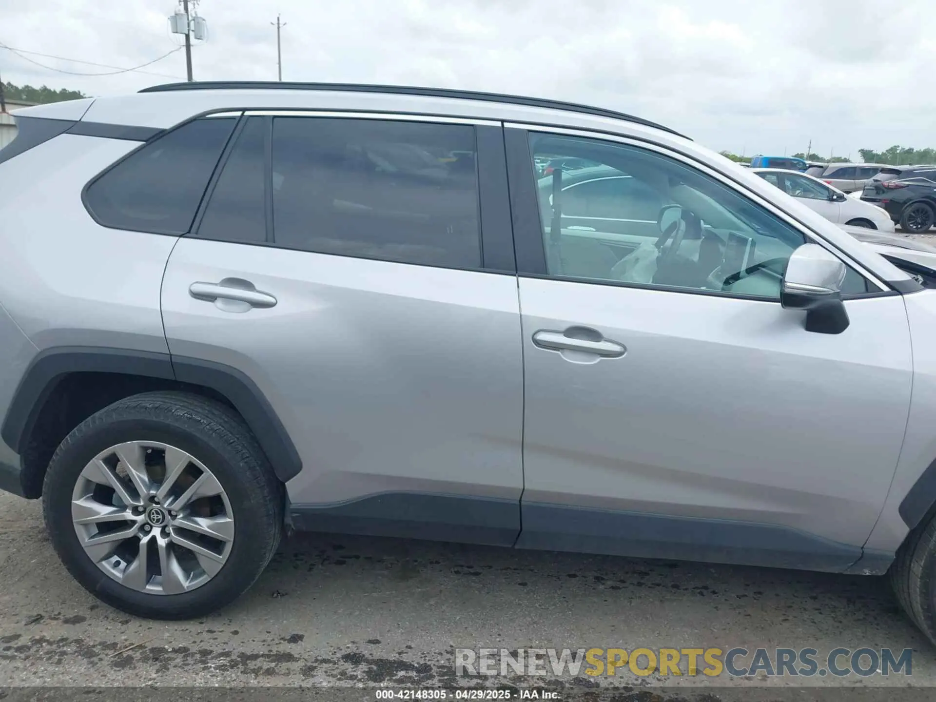 13 Photograph of a damaged car 2T3C1RFV8PW278717 TOYOTA RAV4 2023