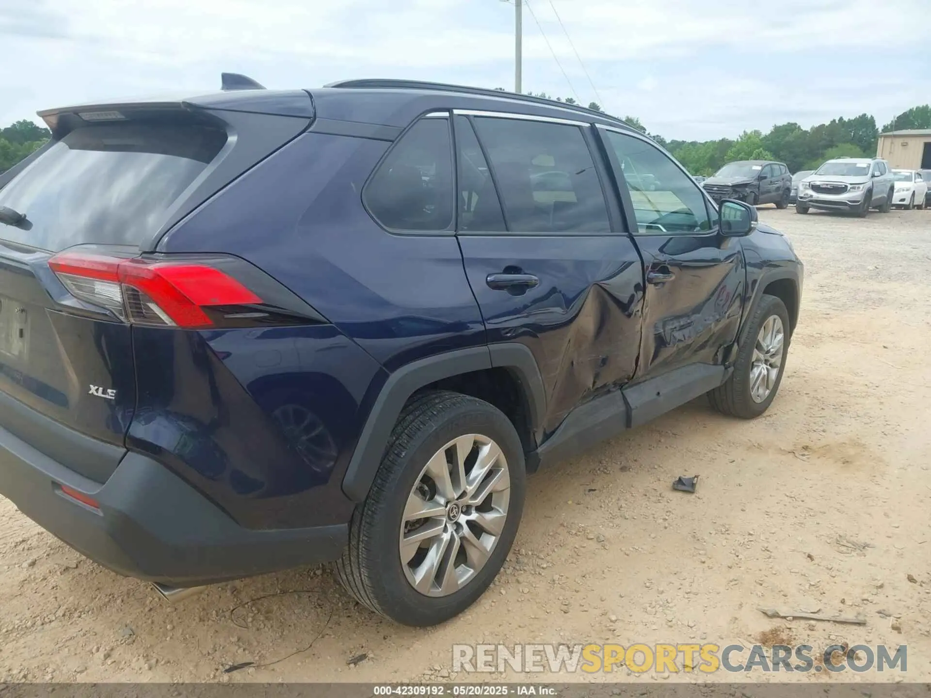 17 Photograph of a damaged car 2T3C1RFV9PW288866 TOYOTA RAV4 2023