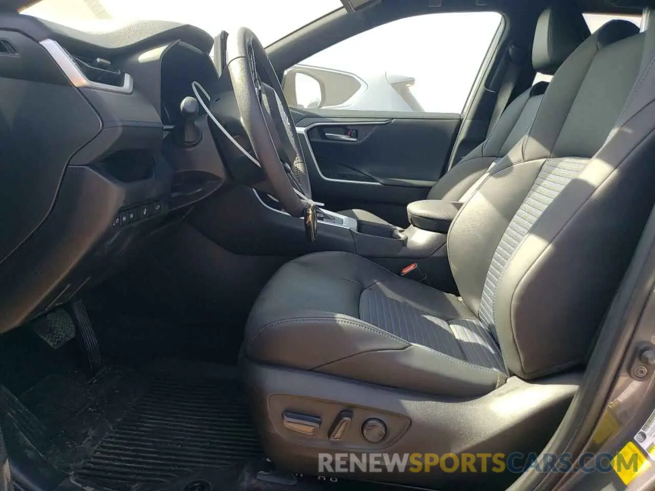 7 Фотография поврежденного автомобиля 2T3E6RFV3PW039800 TOYOTA RAV4 2023