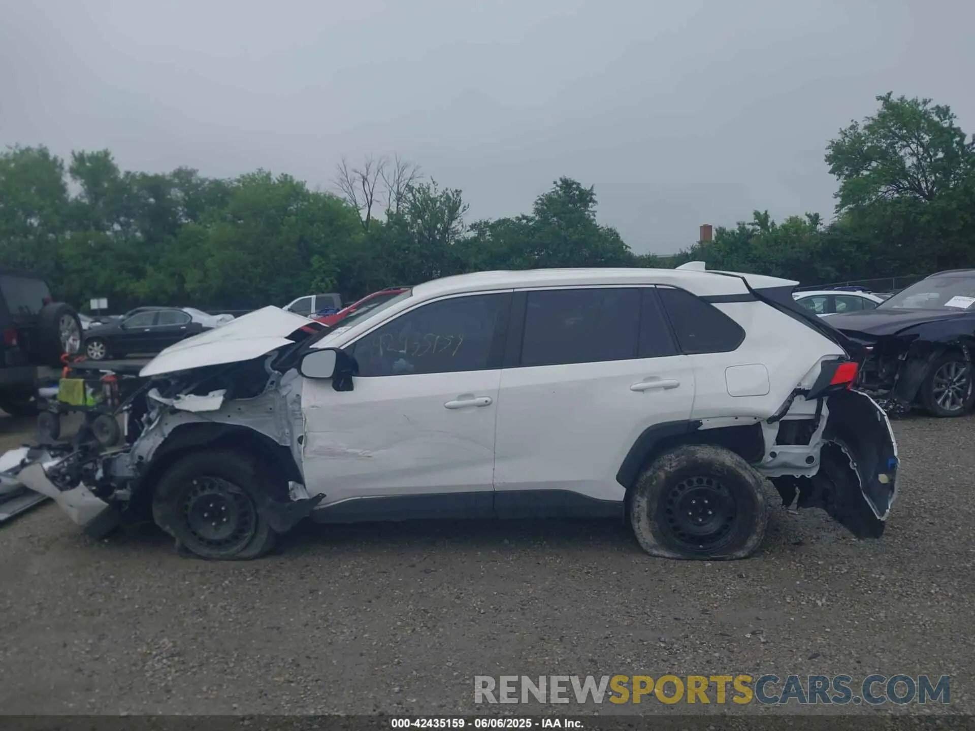 15 Photograph of a damaged car 2T3F1RFV5PW375614 TOYOTA RAV4 2023