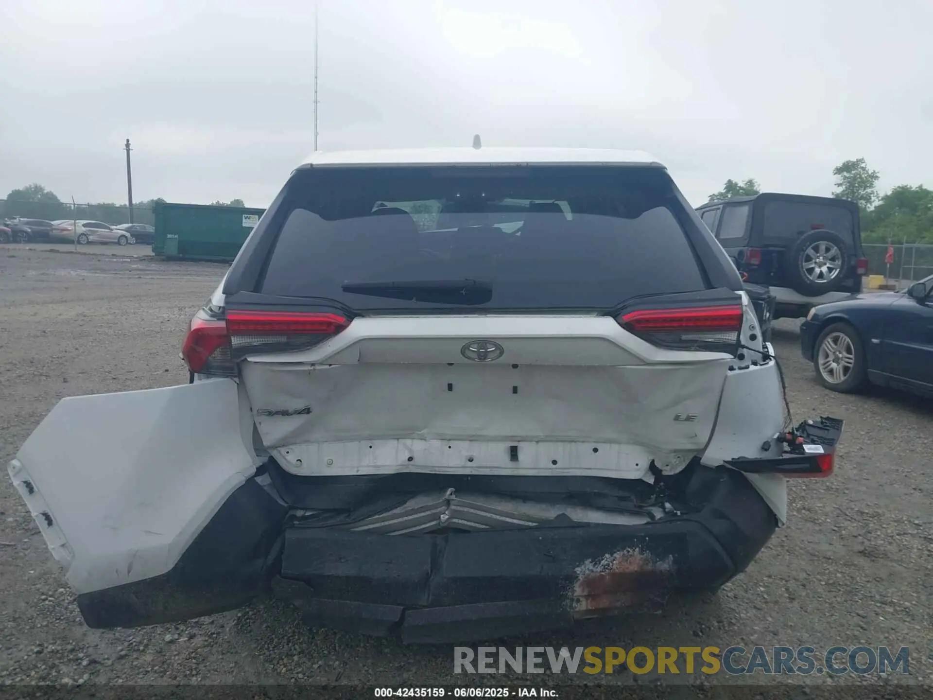 17 Photograph of a damaged car 2T3F1RFV5PW375614 TOYOTA RAV4 2023