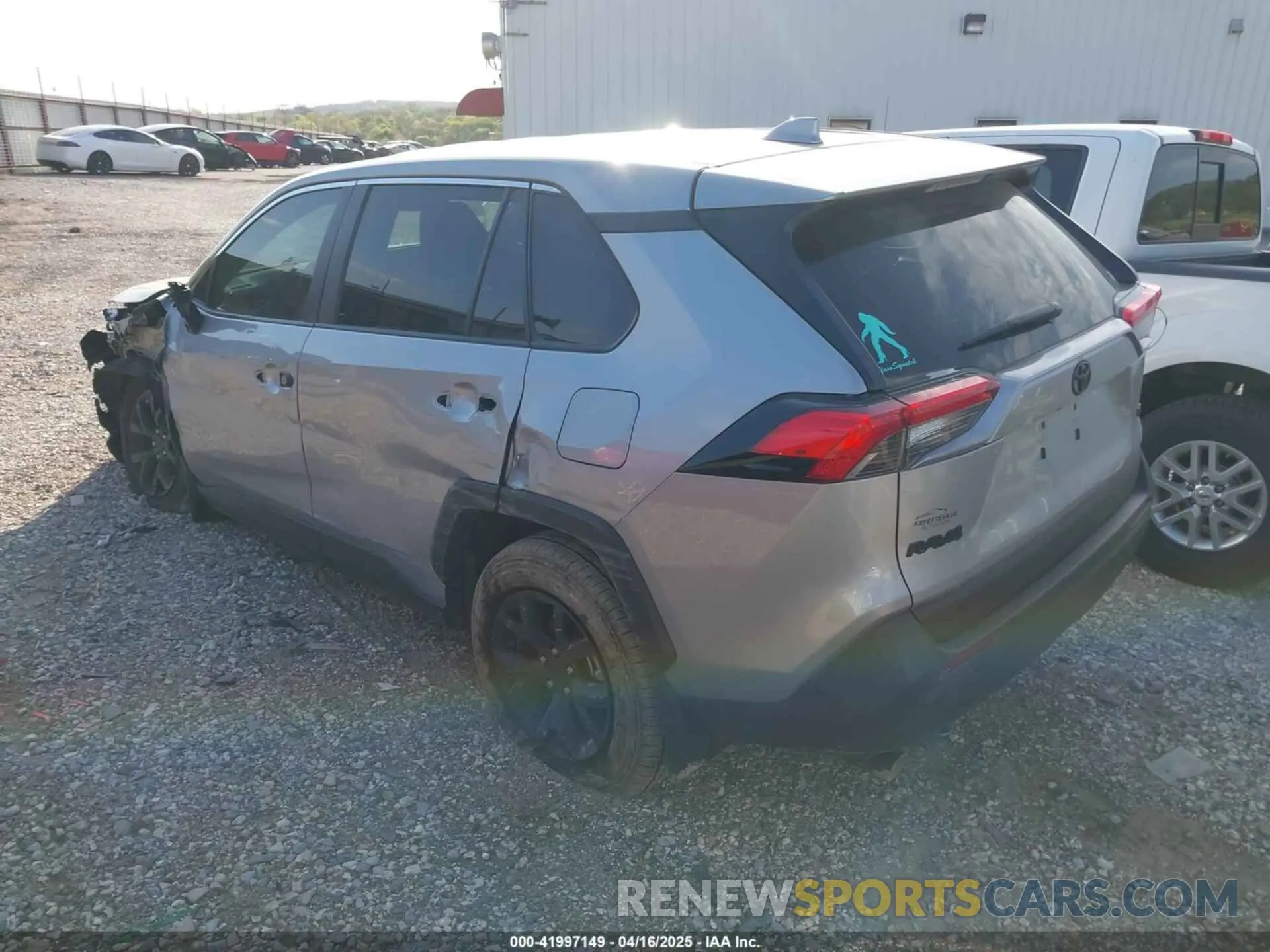 3 Фотография поврежденного автомобиля 2T3H1RFV1PW292741 TOYOTA RAV4 2023