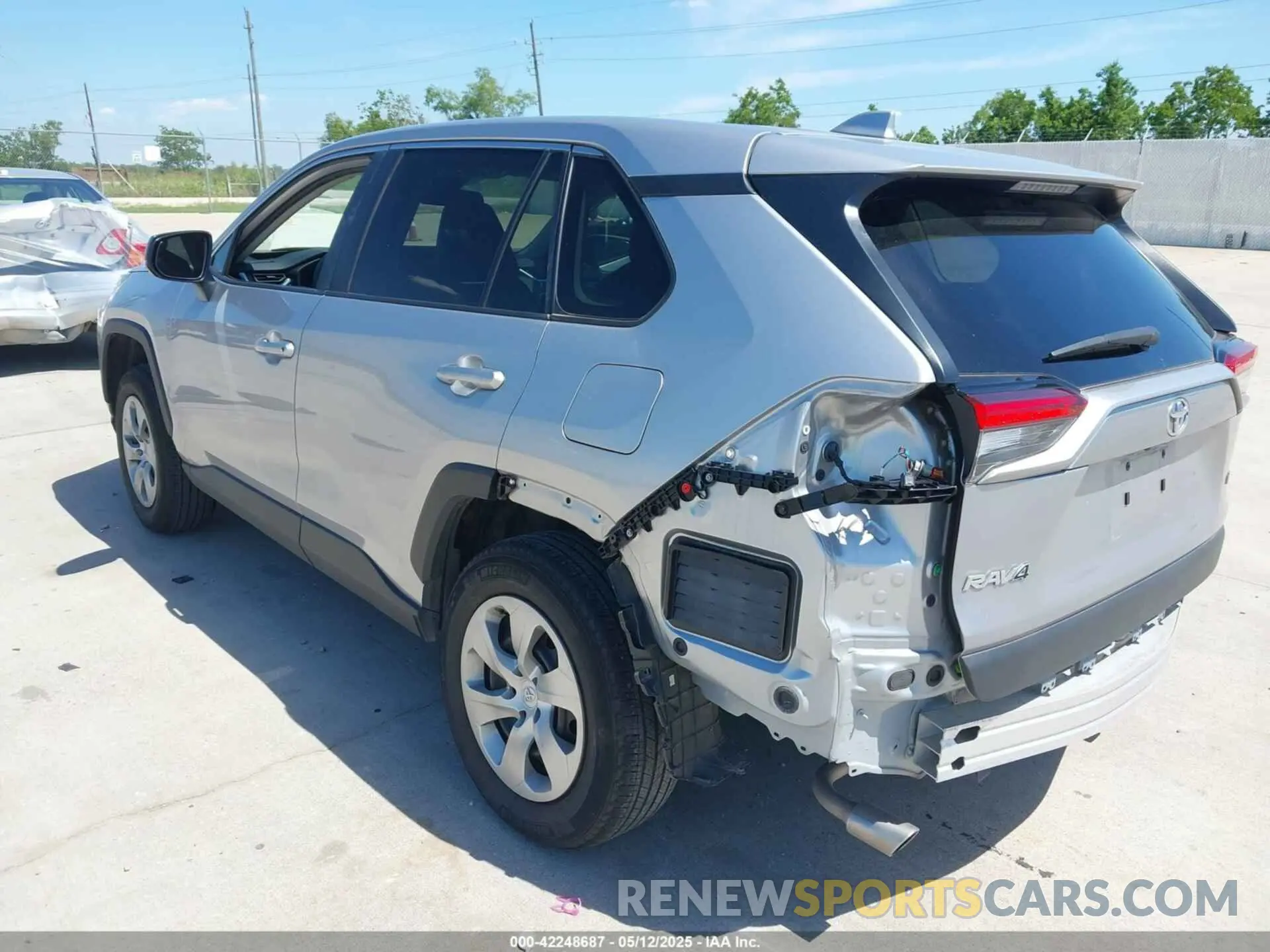 3 Фотография поврежденного автомобиля 2T3H1RFV4PC236424 TOYOTA RAV4 2023