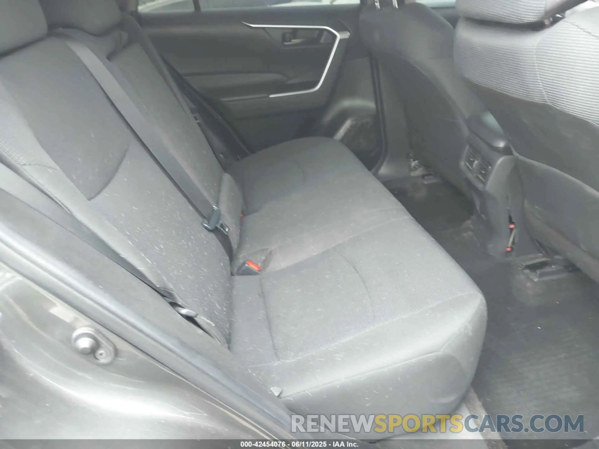 8 Photograph of a damaged car 2T3H1RFV6PW247228 TOYOTA RAV4 2023