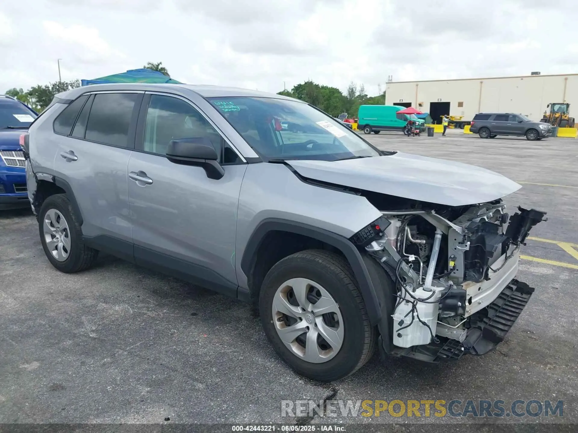 1 Photograph of a damaged car 2T3H1RFV6PW267768 TOYOTA RAV4 2023