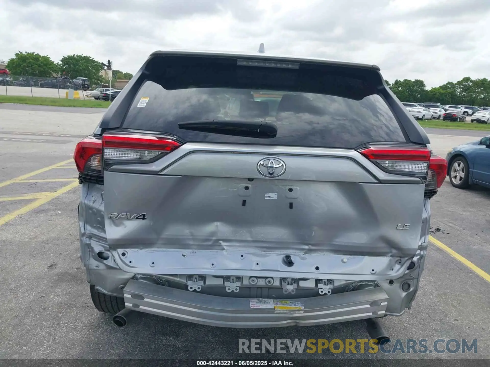 17 Photograph of a damaged car 2T3H1RFV6PW267768 TOYOTA RAV4 2023